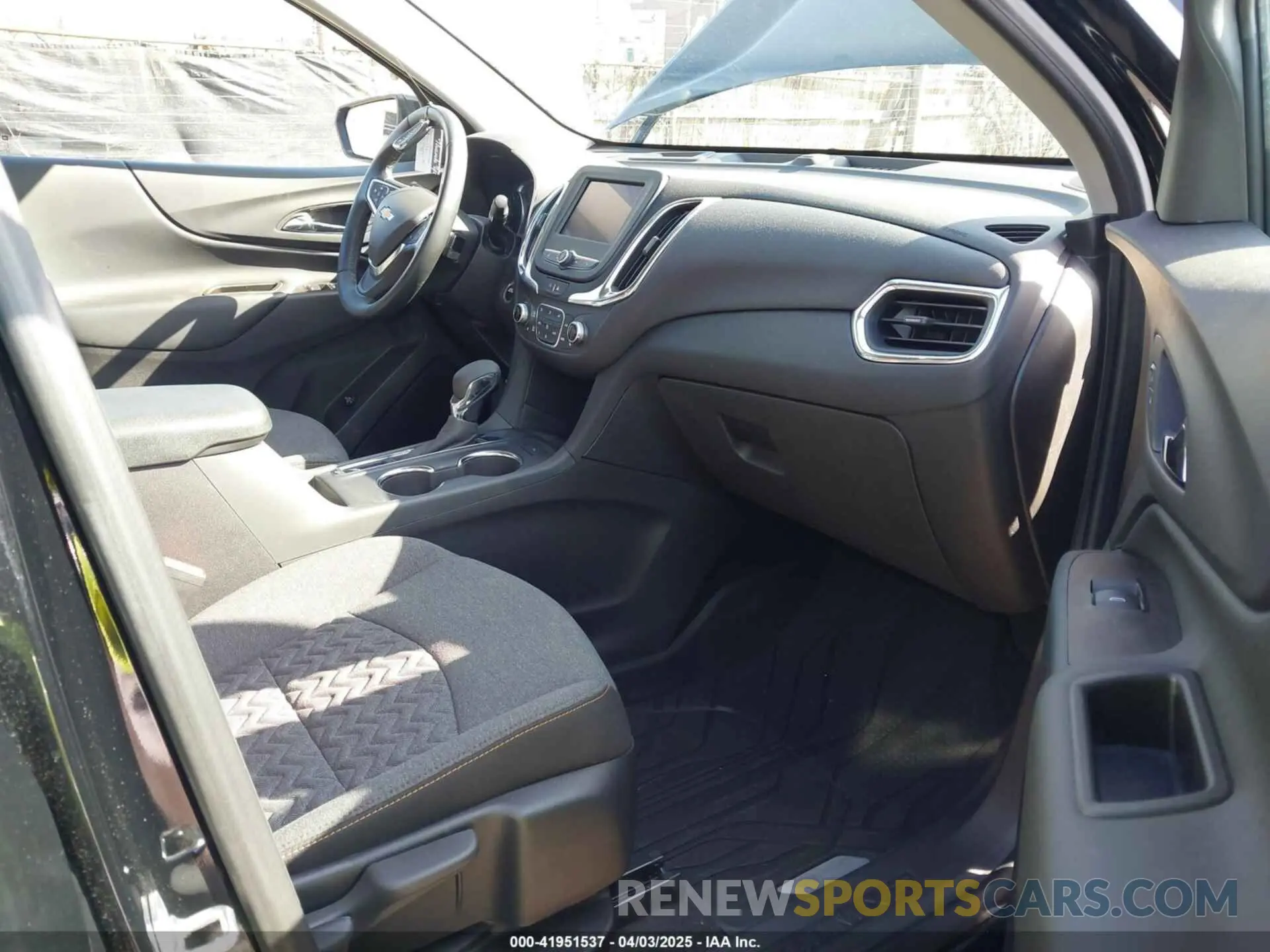 5 Photograph of a damaged car 3GNAXKEG2RL305850 CHEVROLET EQUINOX 2024