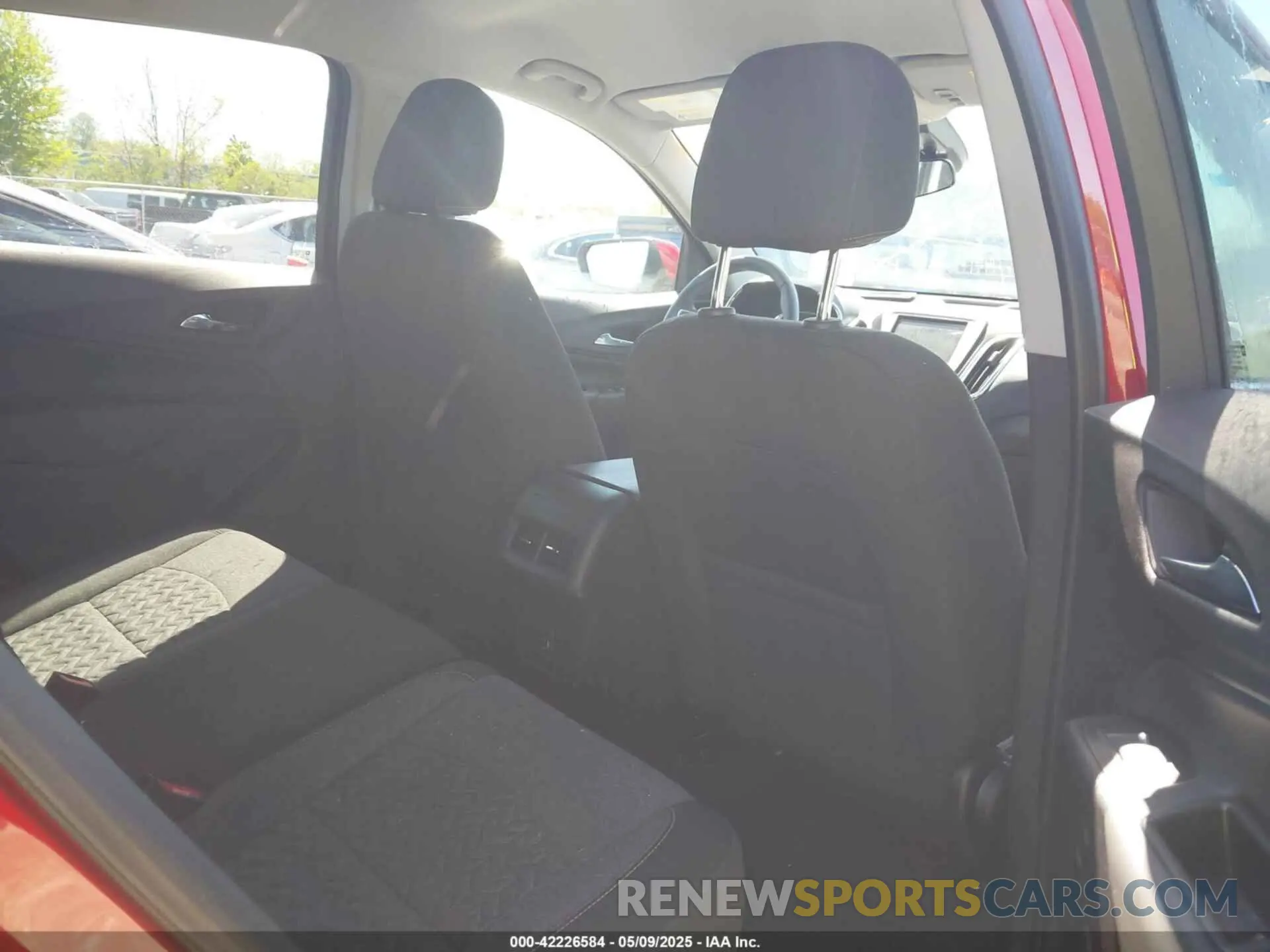 8 Photograph of a damaged car 3GNAXKEG3RS132829 CHEVROLET EQUINOX 2024