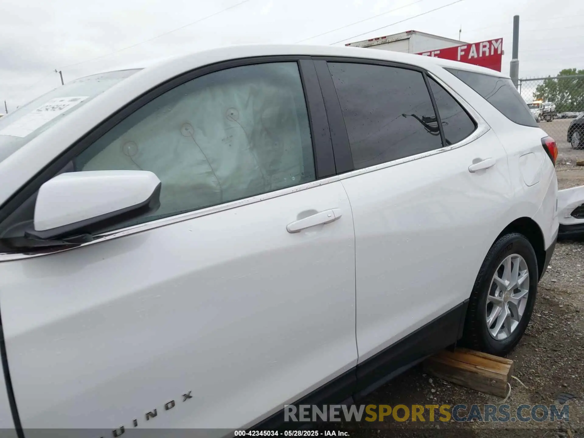 14 Photograph of a damaged car 3GNAXKEG3RS167998 CHEVROLET EQUINOX 2024