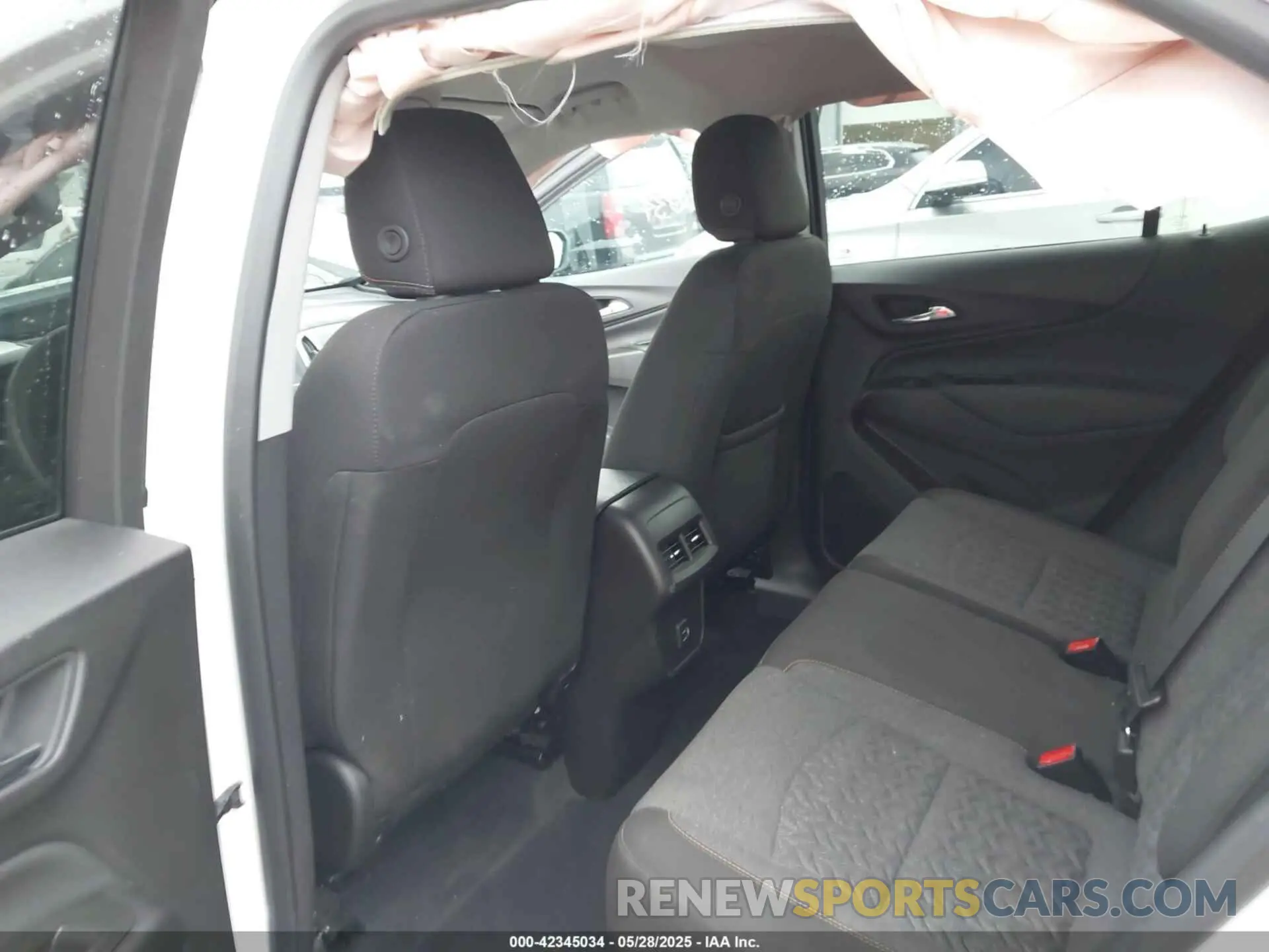 8 Photograph of a damaged car 3GNAXKEG3RS167998 CHEVROLET EQUINOX 2024