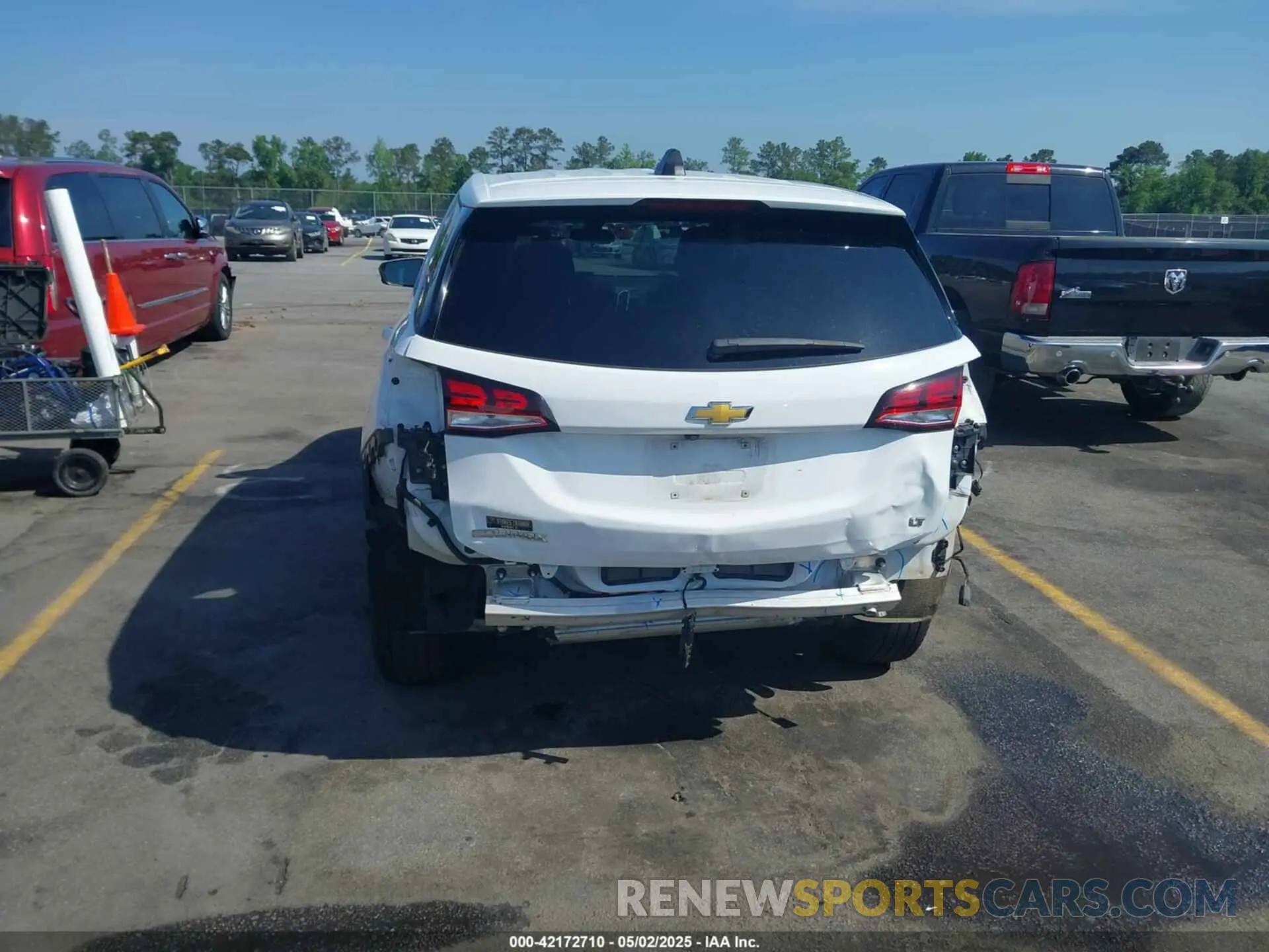 17 Photograph of a damaged car 3GNAXKEG4RL111286 CHEVROLET EQUINOX 2024