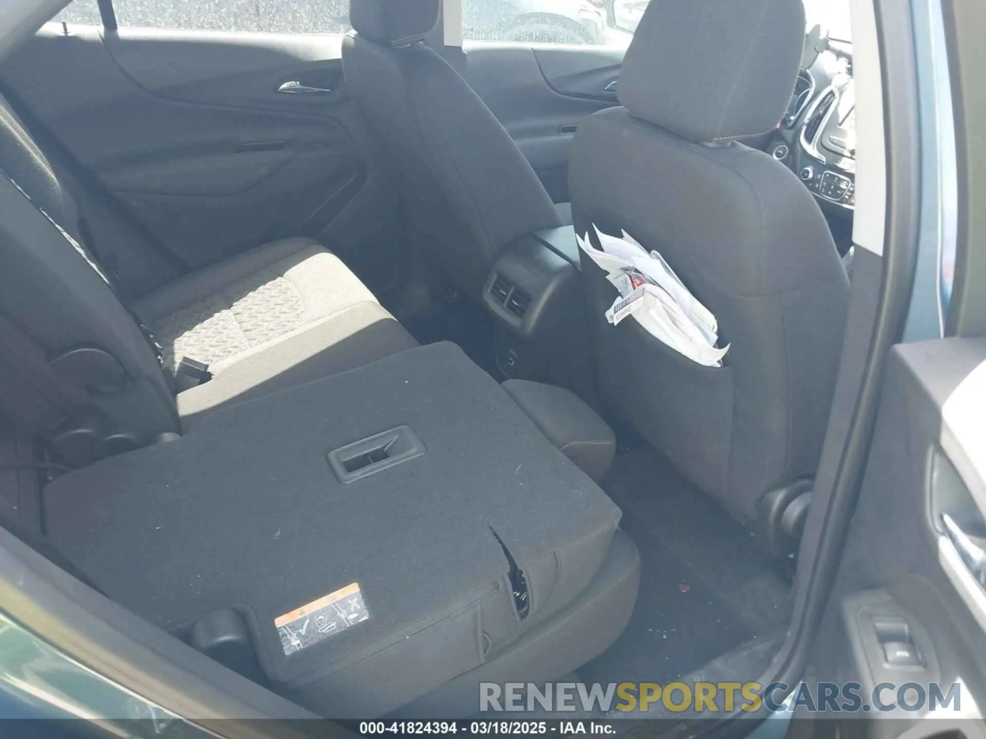 8 Photograph of a damaged car 3GNAXKEG4RL125673 CHEVROLET EQUINOX 2024