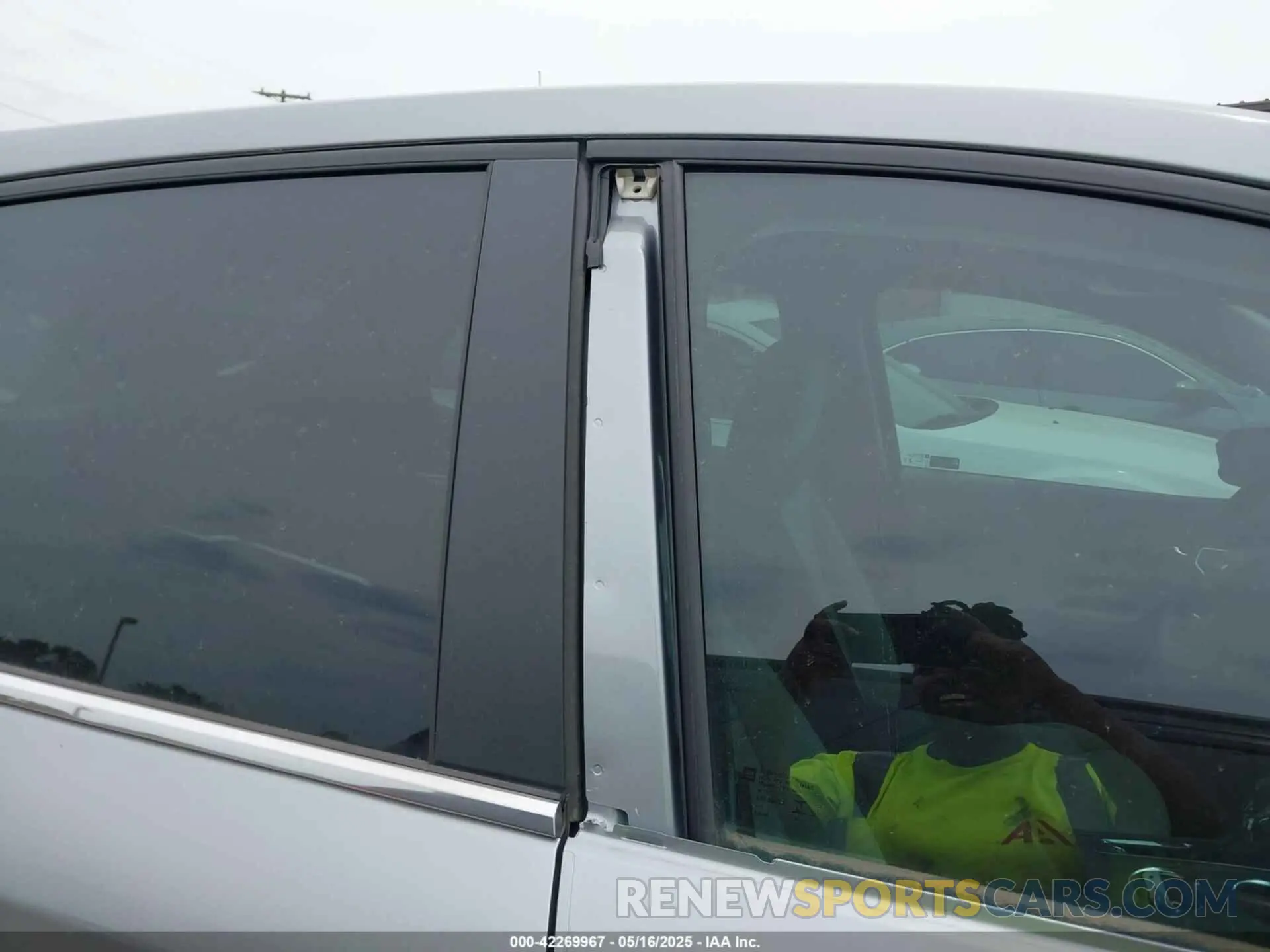 21 Photograph of a damaged car 3GNAXKEG4RL146409 CHEVROLET EQUINOX 2024