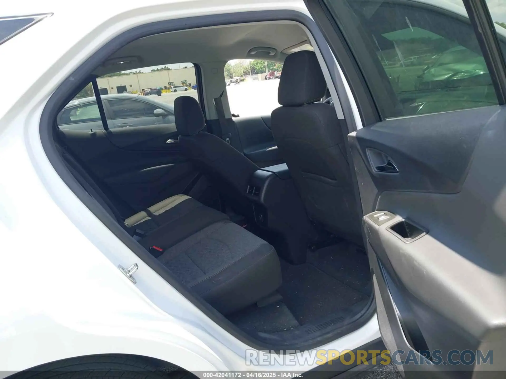 8 Photograph of a damaged car 3GNAXKEG6RL366344 CHEVROLET EQUINOX 2024
