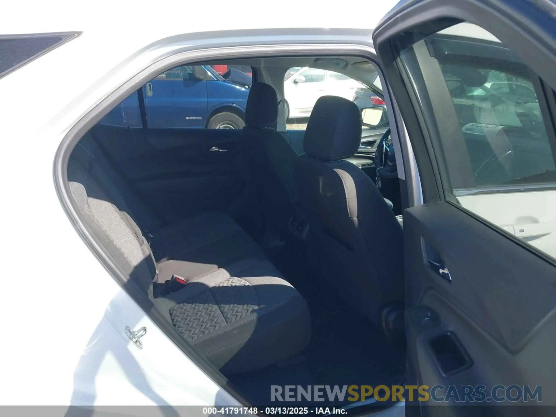 8 Photograph of a damaged car 3GNAXKEG6RS127804 CHEVROLET EQUINOX 2024