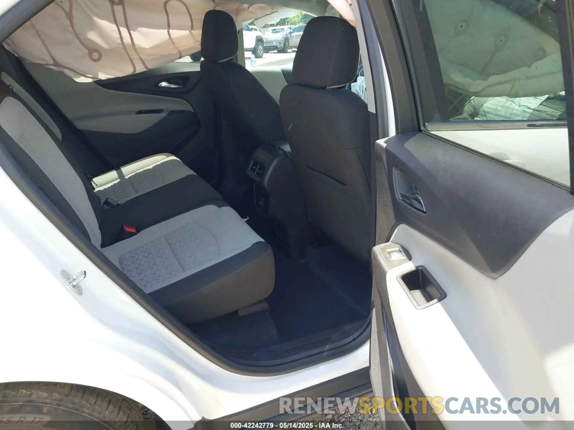 8 Photograph of a damaged car 3GNAXKEG7RL109032 CHEVROLET EQUINOX 2024