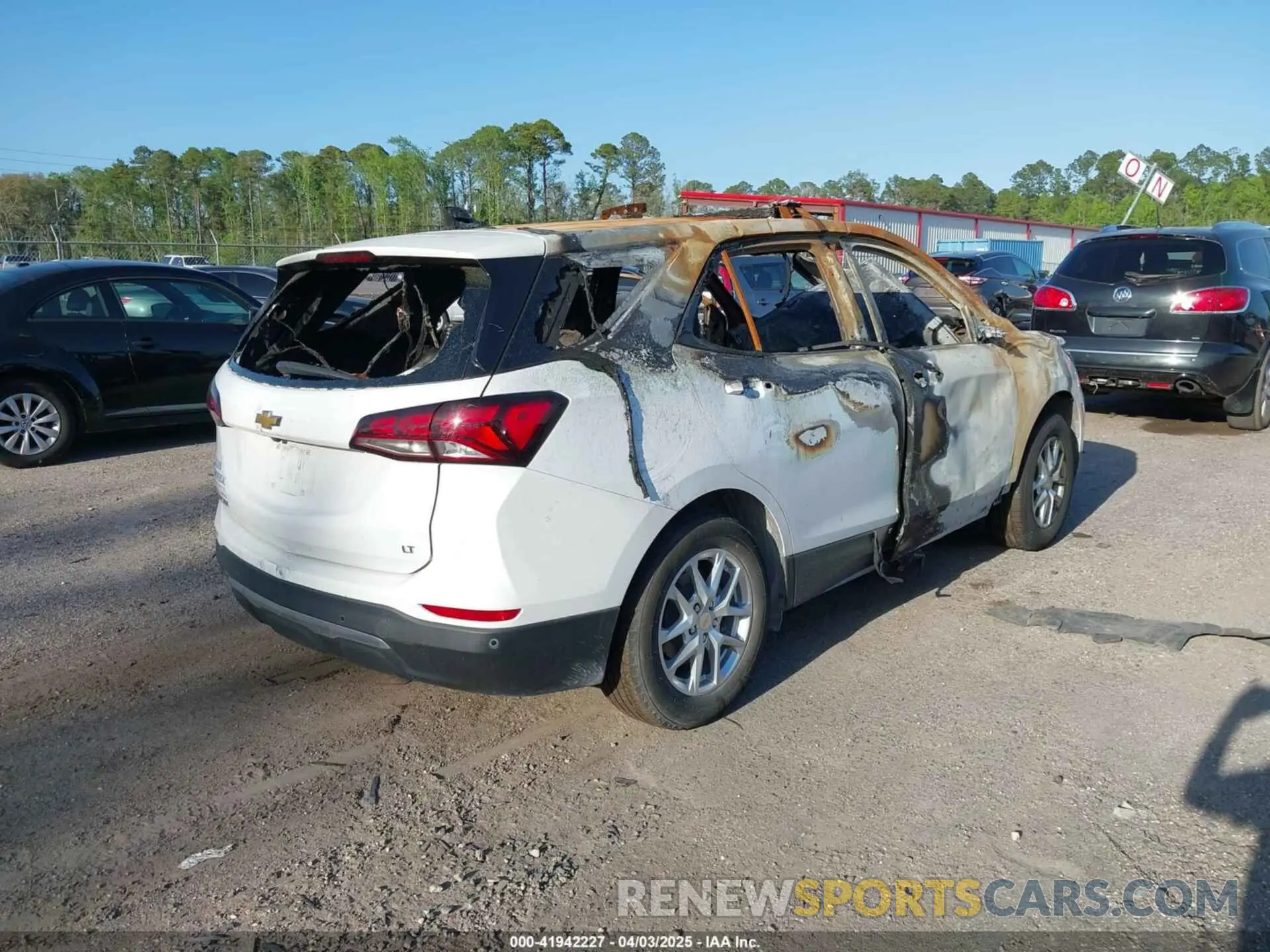 4 Photograph of a damaged car 3GNAXKEG8RL135767 CHEVROLET EQUINOX 2024