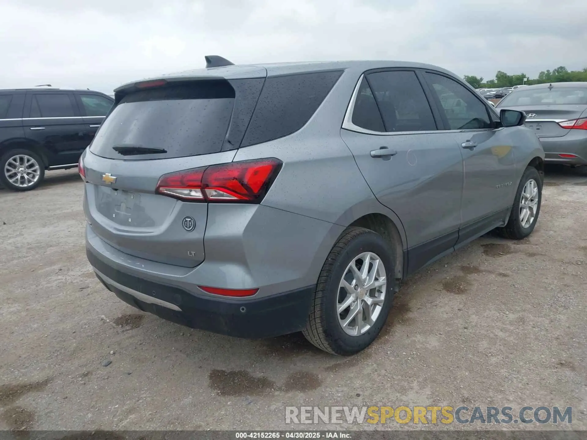 4 Photograph of a damaged car 3GNAXKEG8RS157449 CHEVROLET EQUINOX 2024