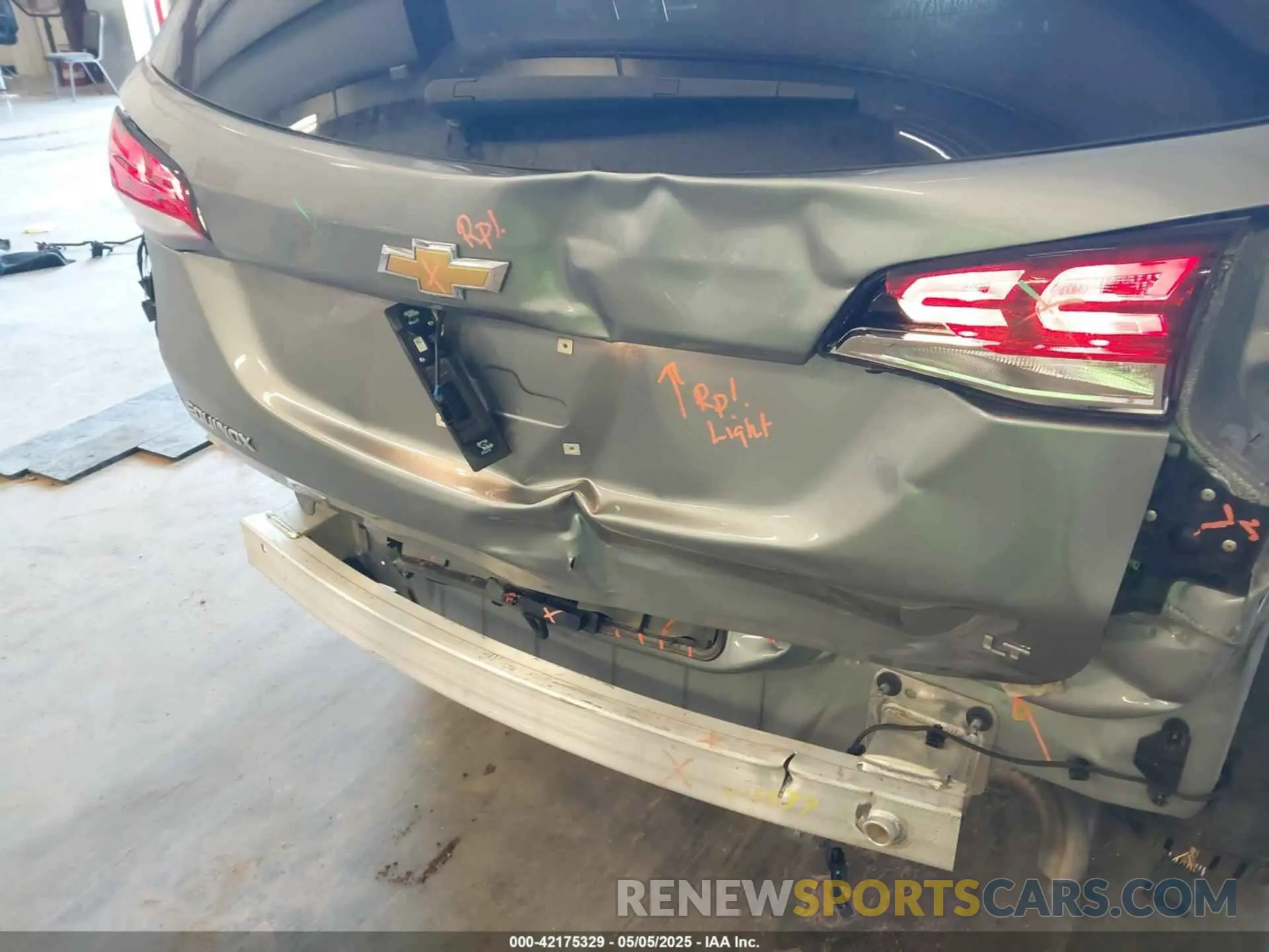 18 Photograph of a damaged car 3GNAXKEG8RS238242 CHEVROLET EQUINOX 2024