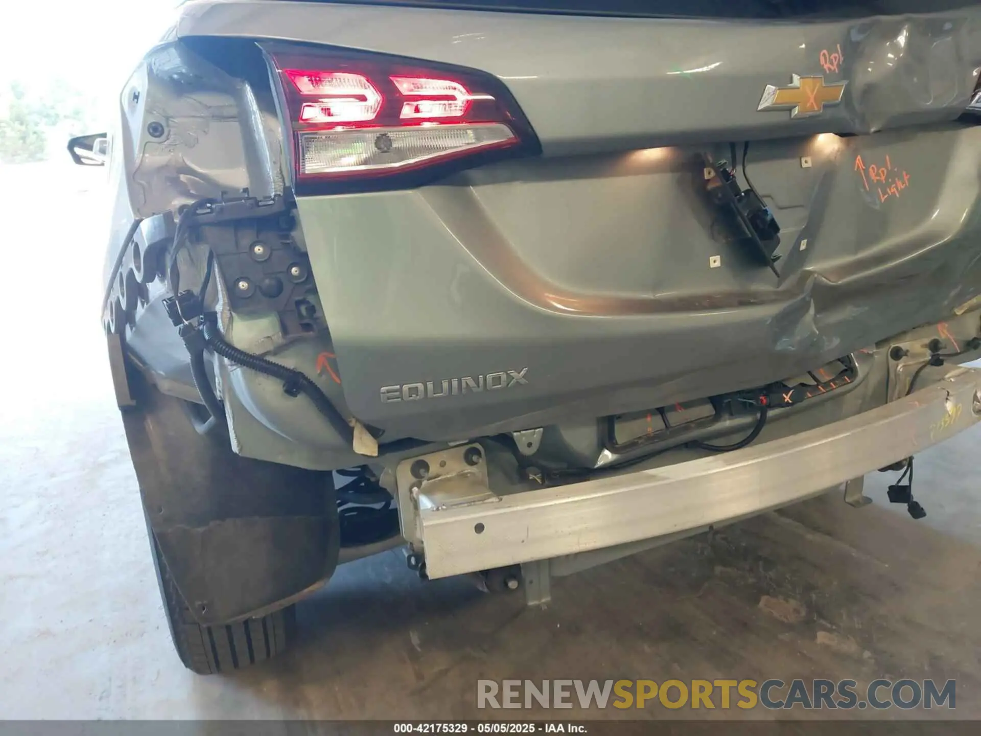 21 Photograph of a damaged car 3GNAXKEG8RS238242 CHEVROLET EQUINOX 2024