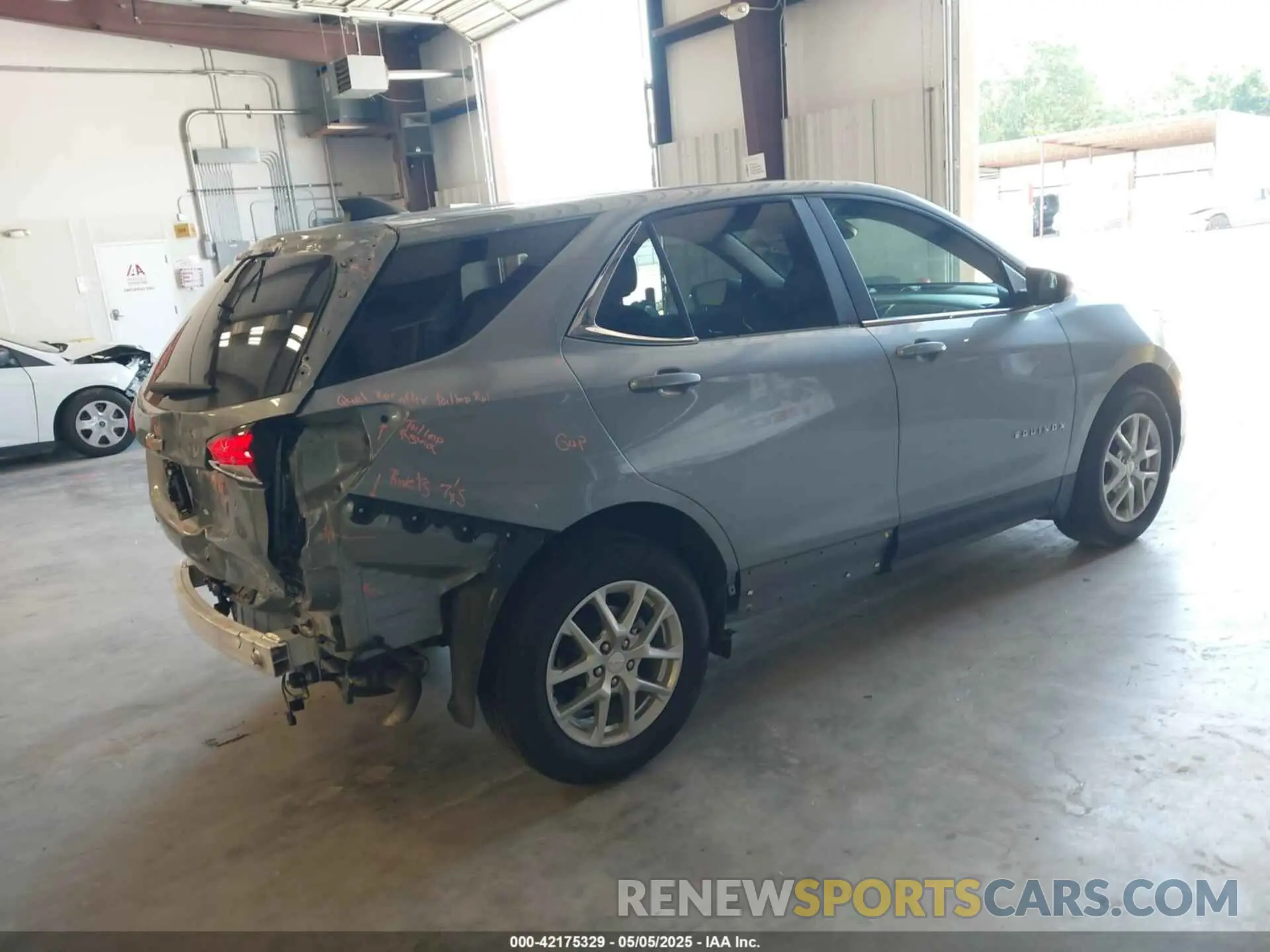 4 Photograph of a damaged car 3GNAXKEG8RS238242 CHEVROLET EQUINOX 2024
