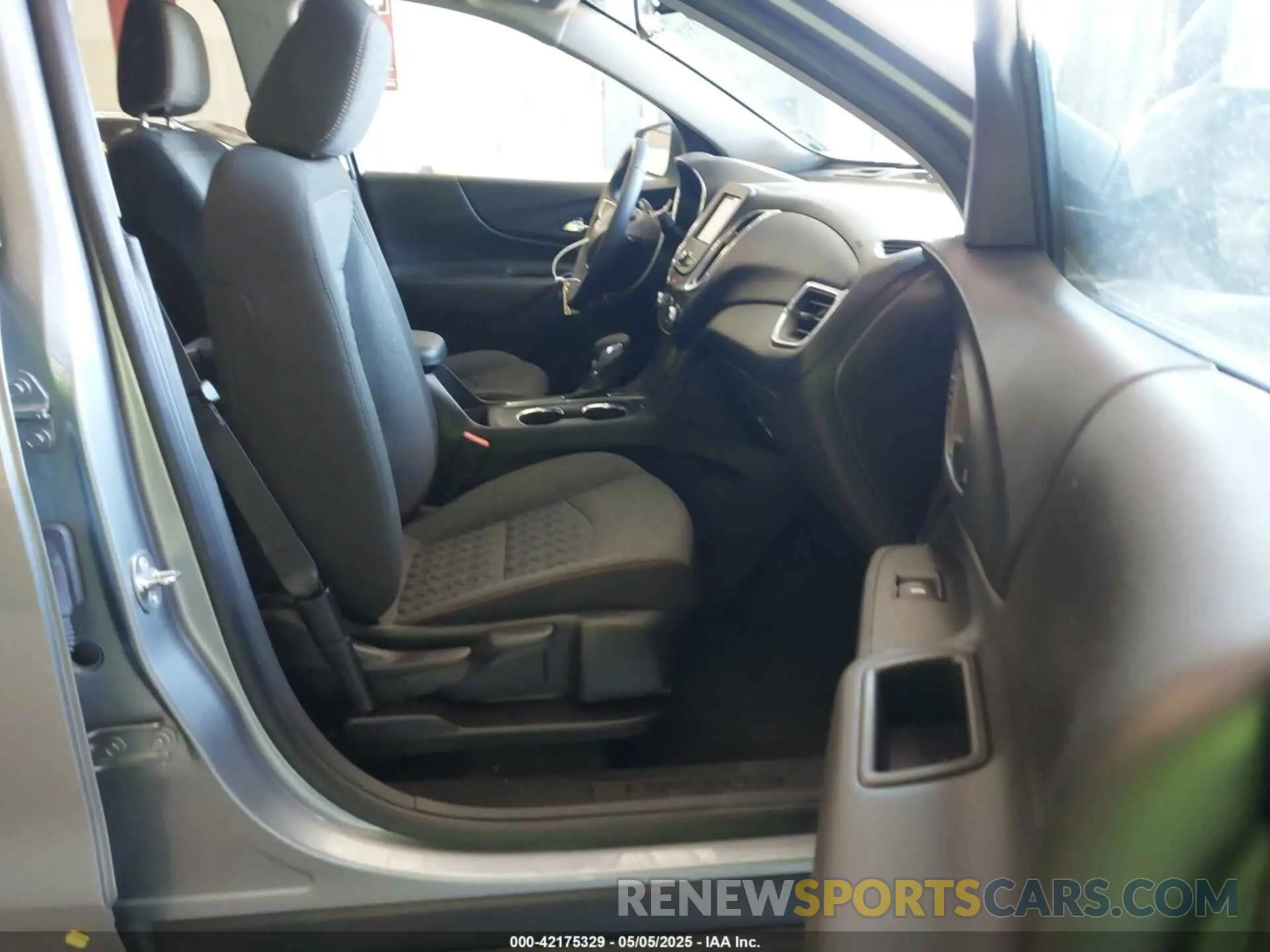 5 Photograph of a damaged car 3GNAXKEG8RS238242 CHEVROLET EQUINOX 2024