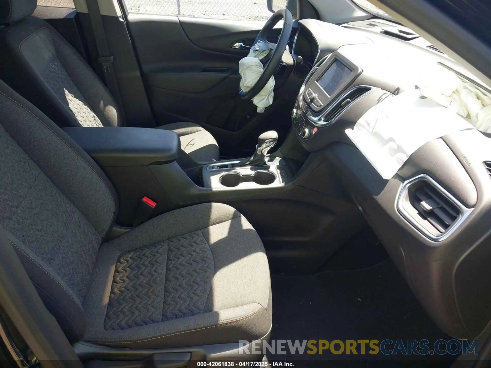 5 Photograph of a damaged car 3GNAXKEG9RL358917 CHEVROLET EQUINOX 2024