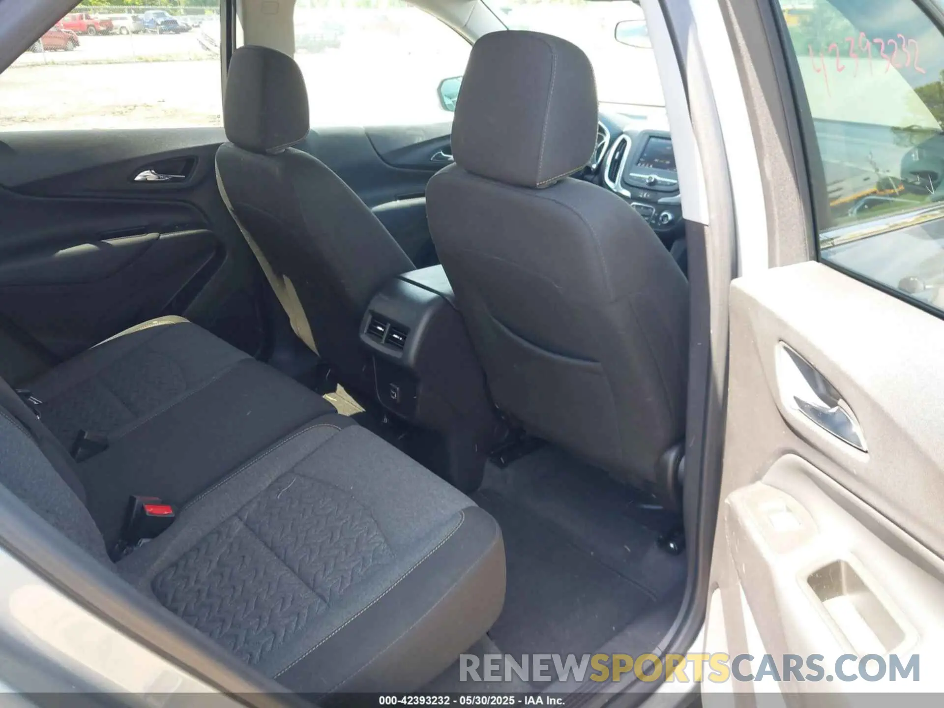 8 Photograph of a damaged car 3GNAXKEG9RS137100 CHEVROLET EQUINOX 2024