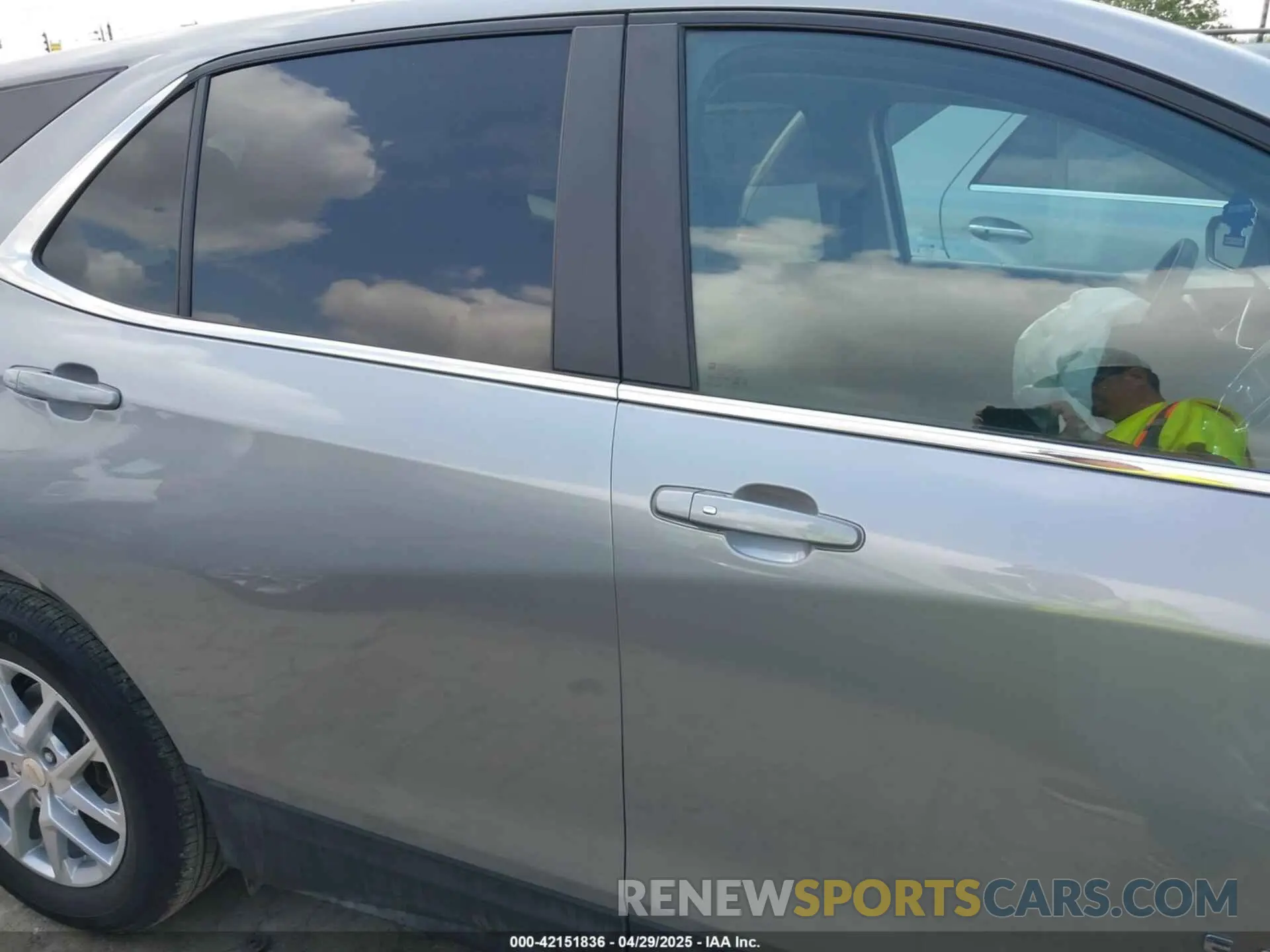 12 Photograph of a damaged car 3GNAXKEGXRL353449 CHEVROLET EQUINOX 2024