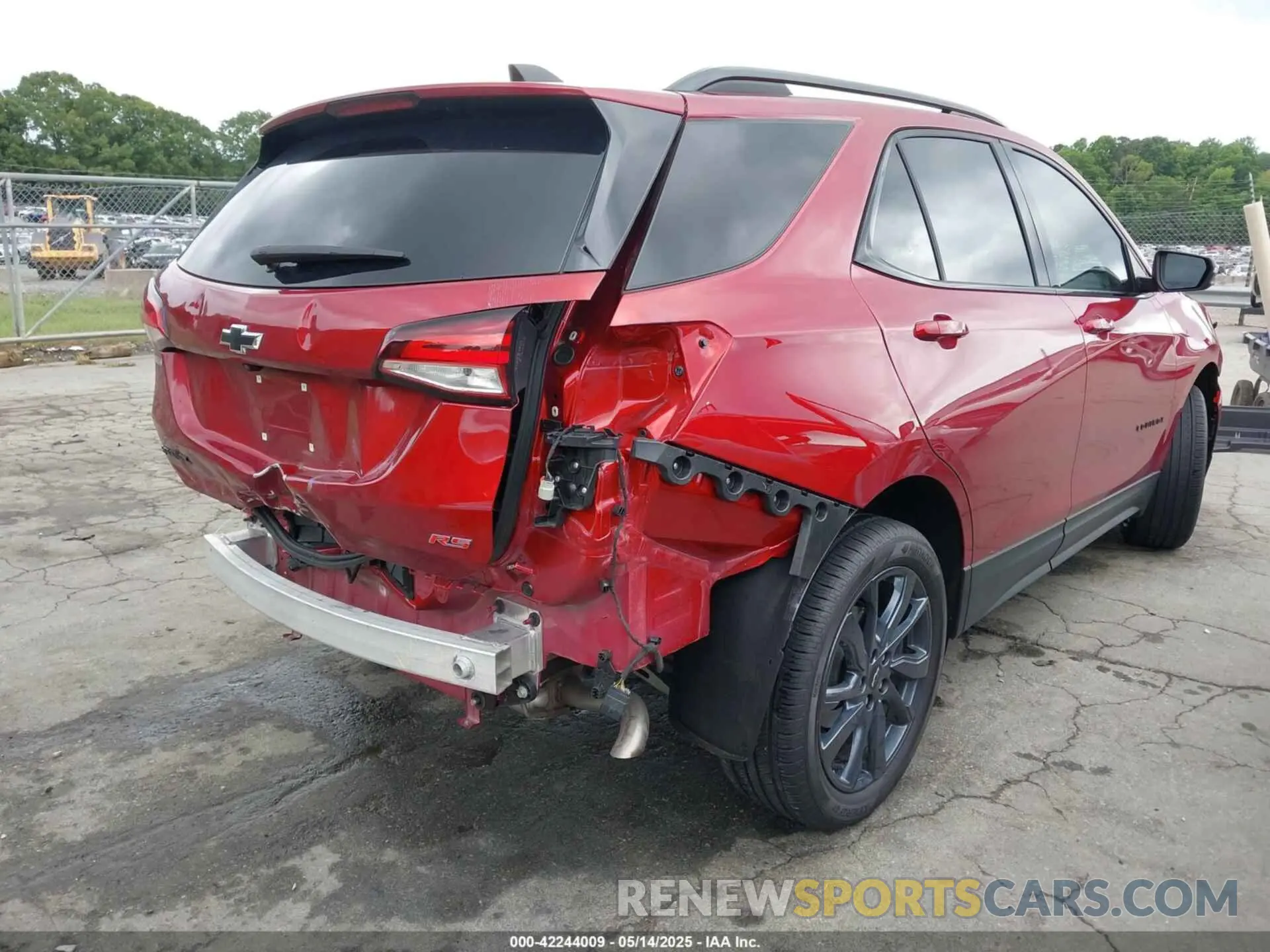 4 Photograph of a damaged car 3GNAXMEG3RL369603 CHEVROLET EQUINOX 2024