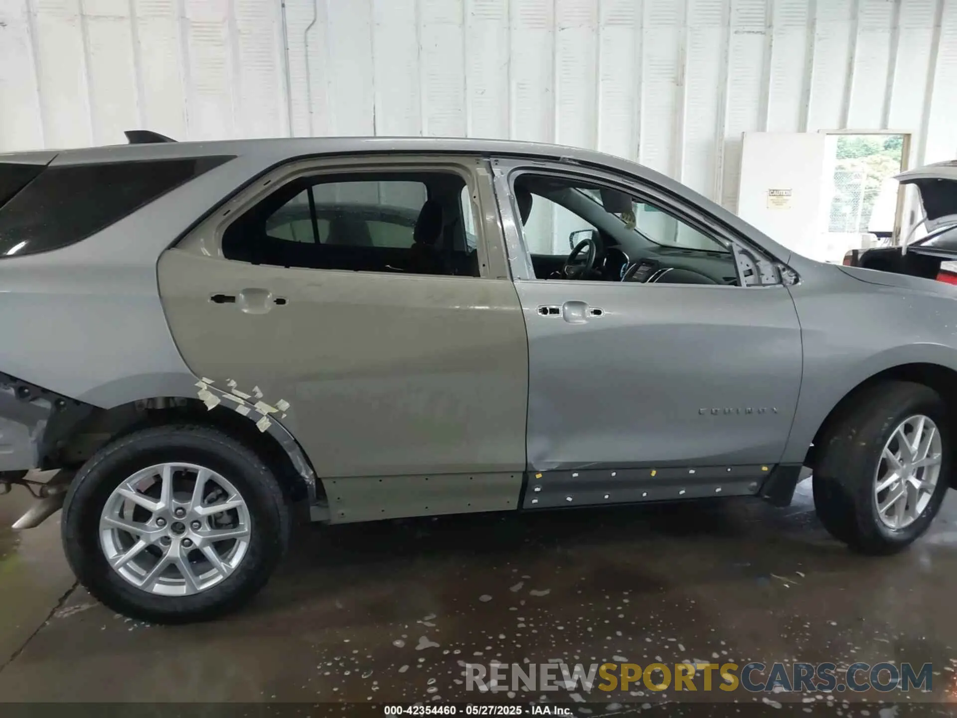 18 Photograph of a damaged car 3GNAXTEG2RL240990 CHEVROLET EQUINOX 2024
