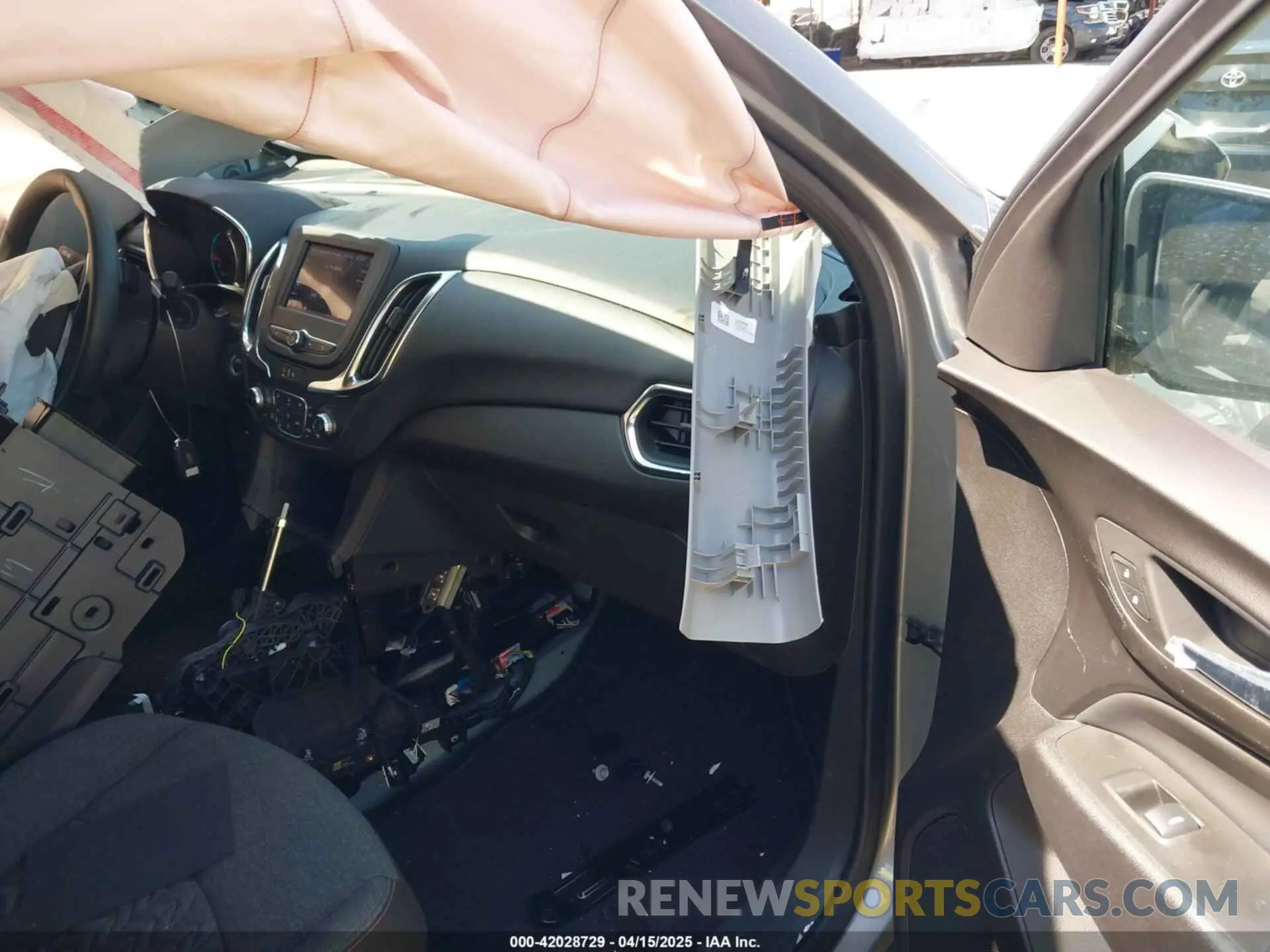 5 Photograph of a damaged car 3GNAXTEG6RL250261 CHEVROLET EQUINOX 2024