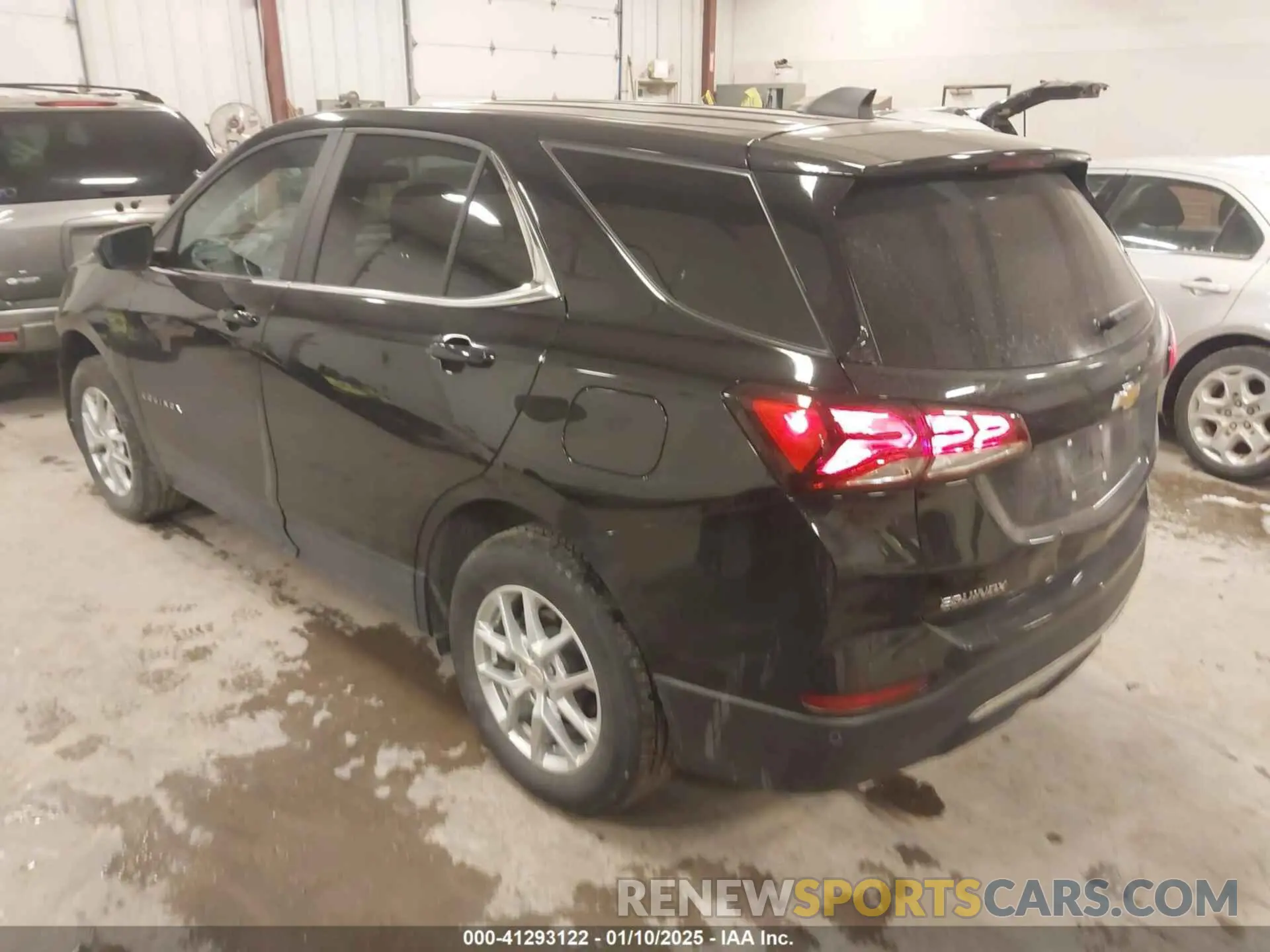 3 Photograph of a damaged car 3GNAXUEG0RL105769 CHEVROLET EQUINOX 2024