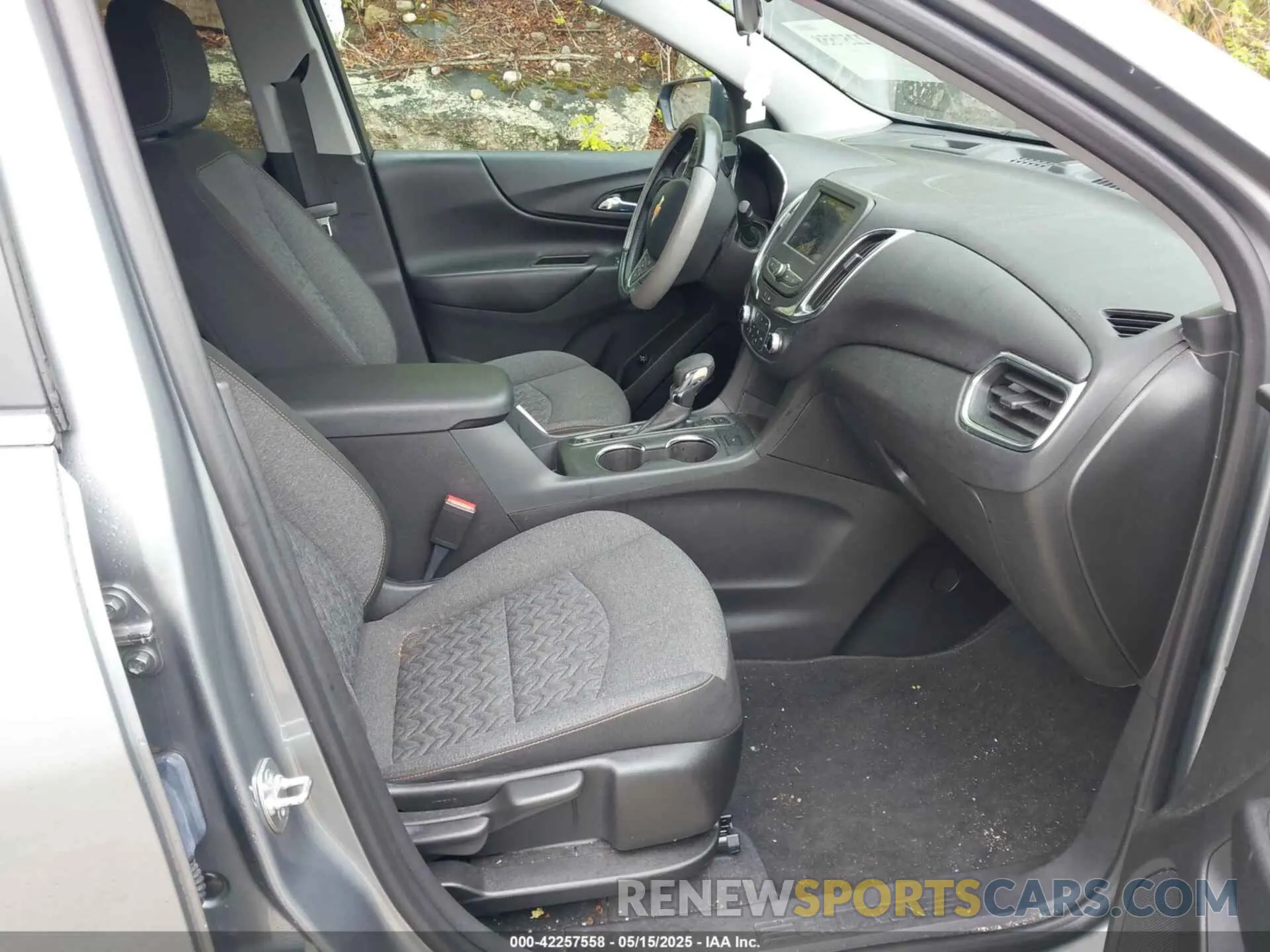 5 Photograph of a damaged car 3GNAXUEG0RS105972 CHEVROLET EQUINOX 2024