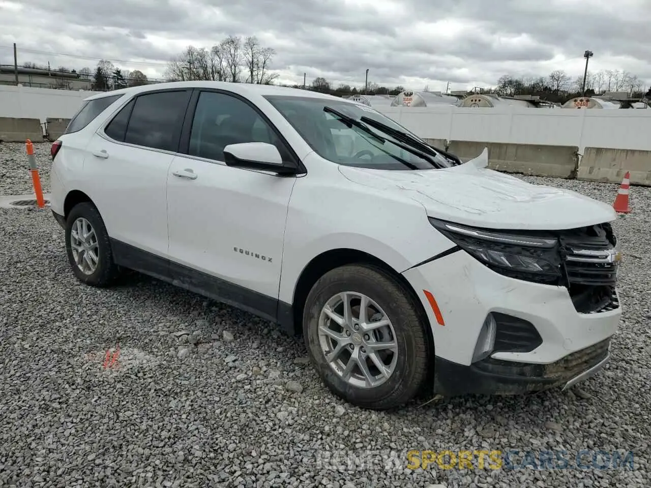 4 Photograph of a damaged car 3GNAXUEG1RL115548 CHEVROLET EQUINOX 2024