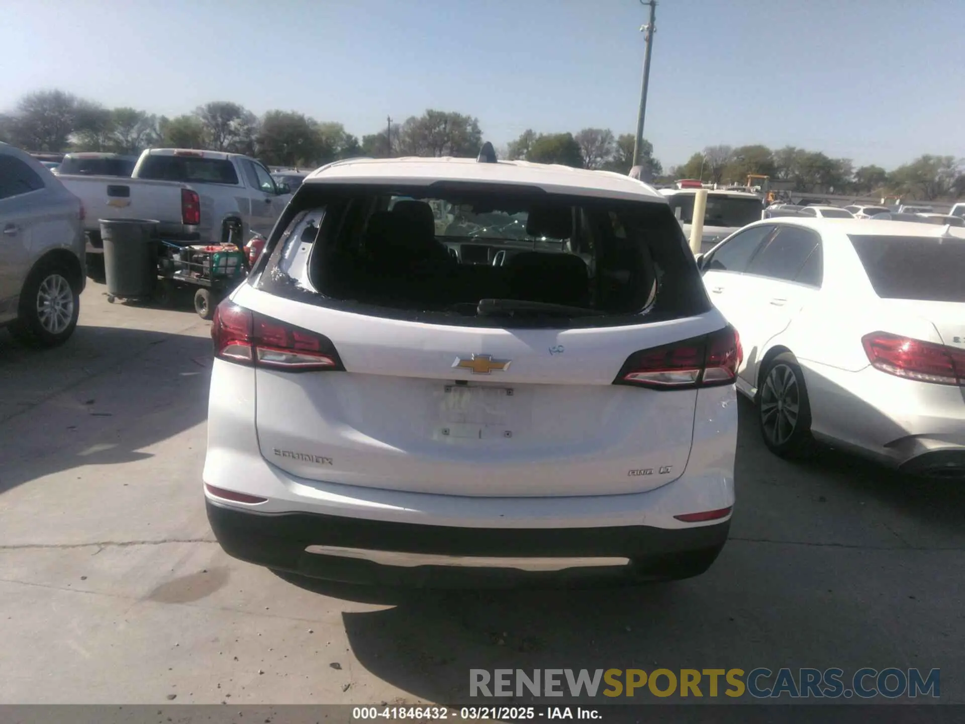 17 Photograph of a damaged car 3GNAXUEG1RL341105 CHEVROLET EQUINOX 2024