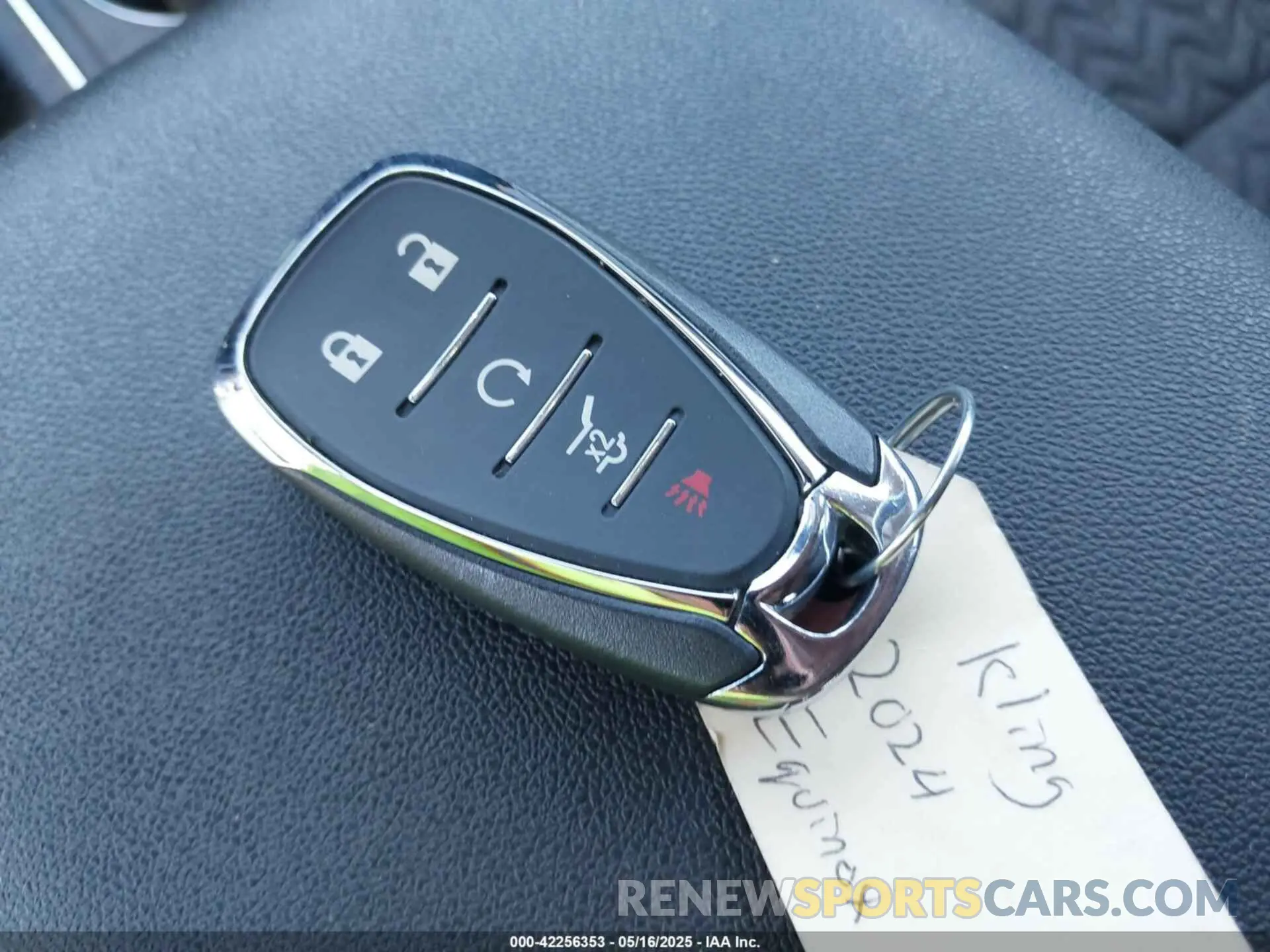 11 Photograph of a damaged car 3GNAXUEG1RS142240 CHEVROLET EQUINOX 2024