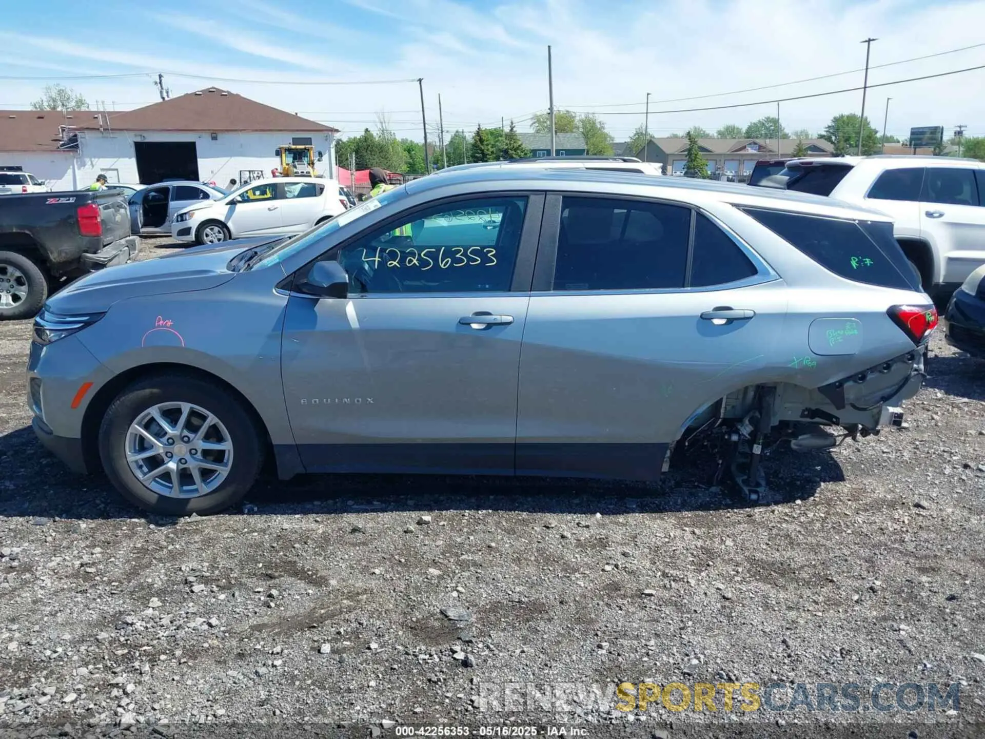 14 Photograph of a damaged car 3GNAXUEG1RS142240 CHEVROLET EQUINOX 2024