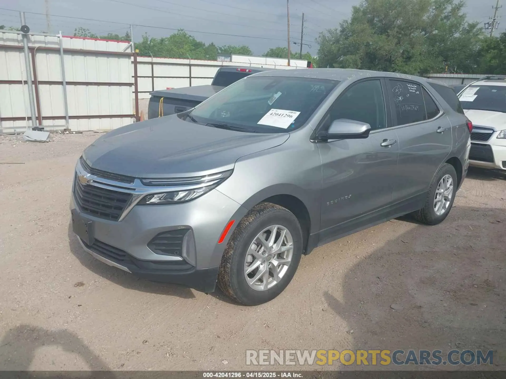 2 Photograph of a damaged car 3GNAXUEG1RS182754 CHEVROLET EQUINOX 2024