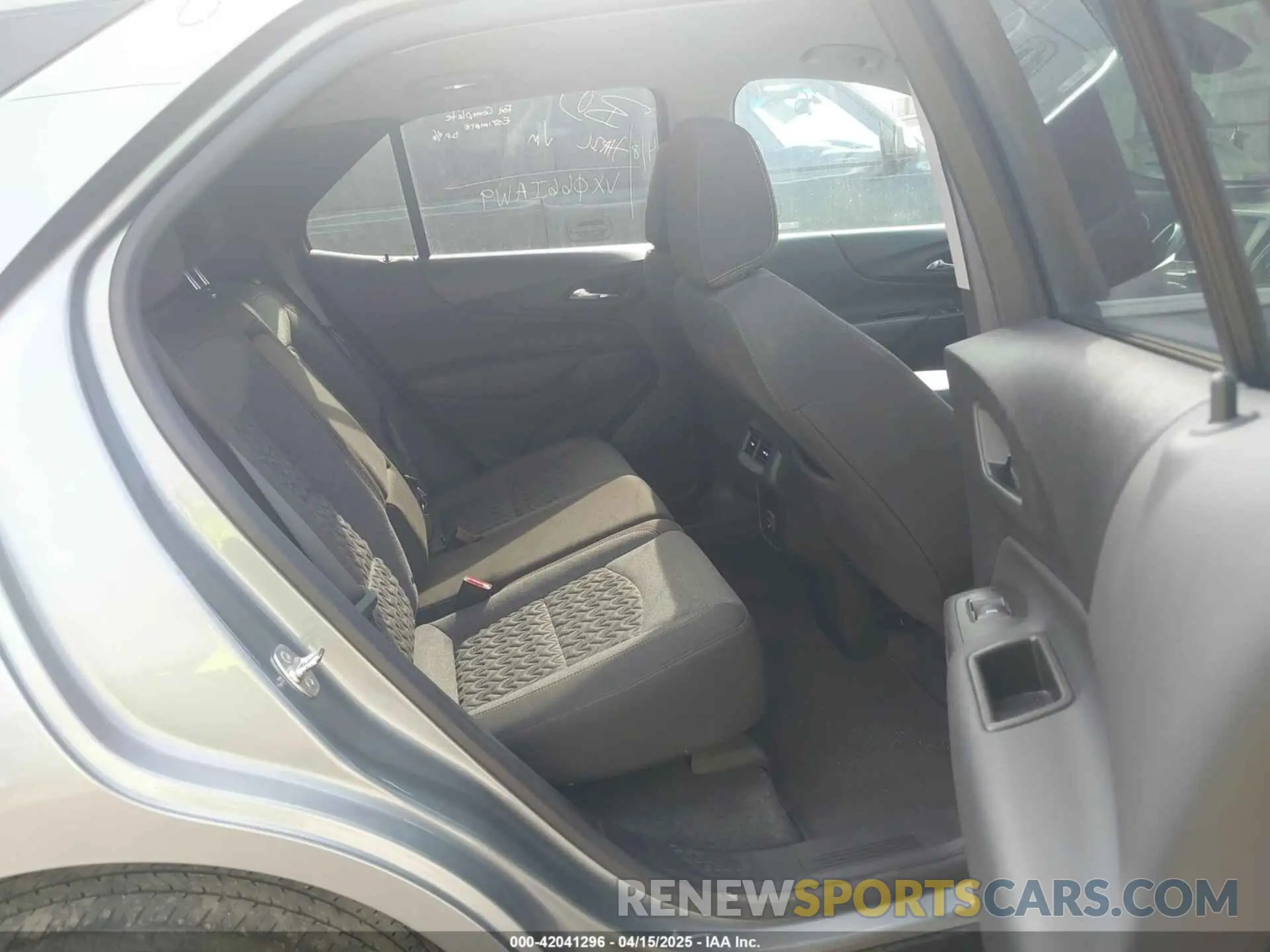 8 Photograph of a damaged car 3GNAXUEG1RS182754 CHEVROLET EQUINOX 2024