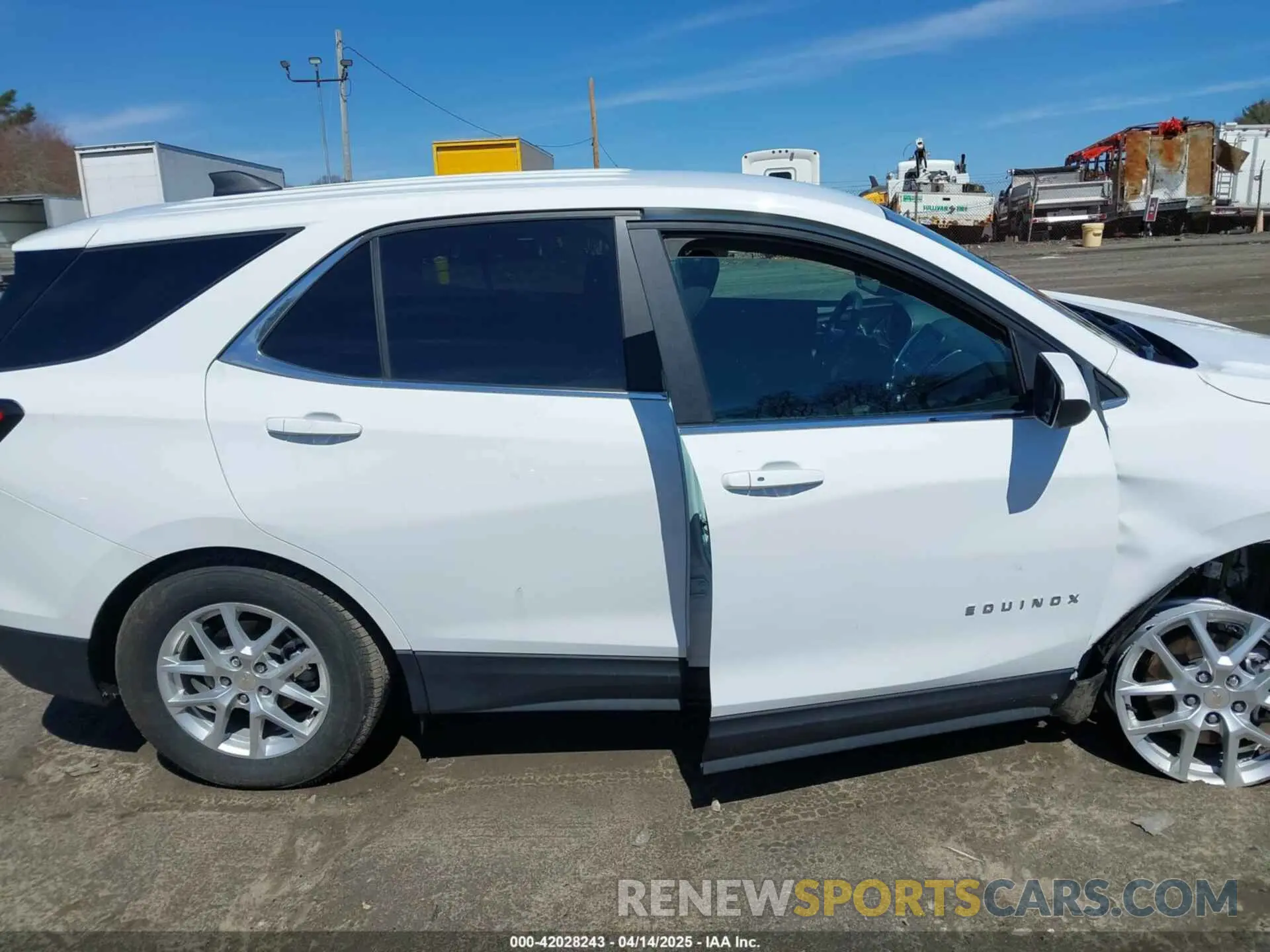 13 Photograph of a damaged car 3GNAXUEG2RL348046 CHEVROLET EQUINOX 2024