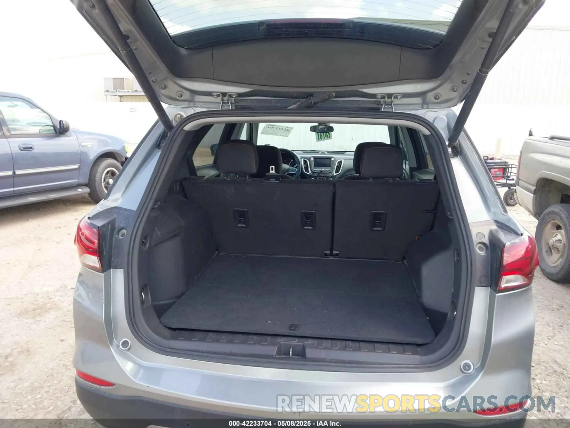 17 Photograph of a damaged car 3GNAXUEG3RL228692 CHEVROLET EQUINOX 2024