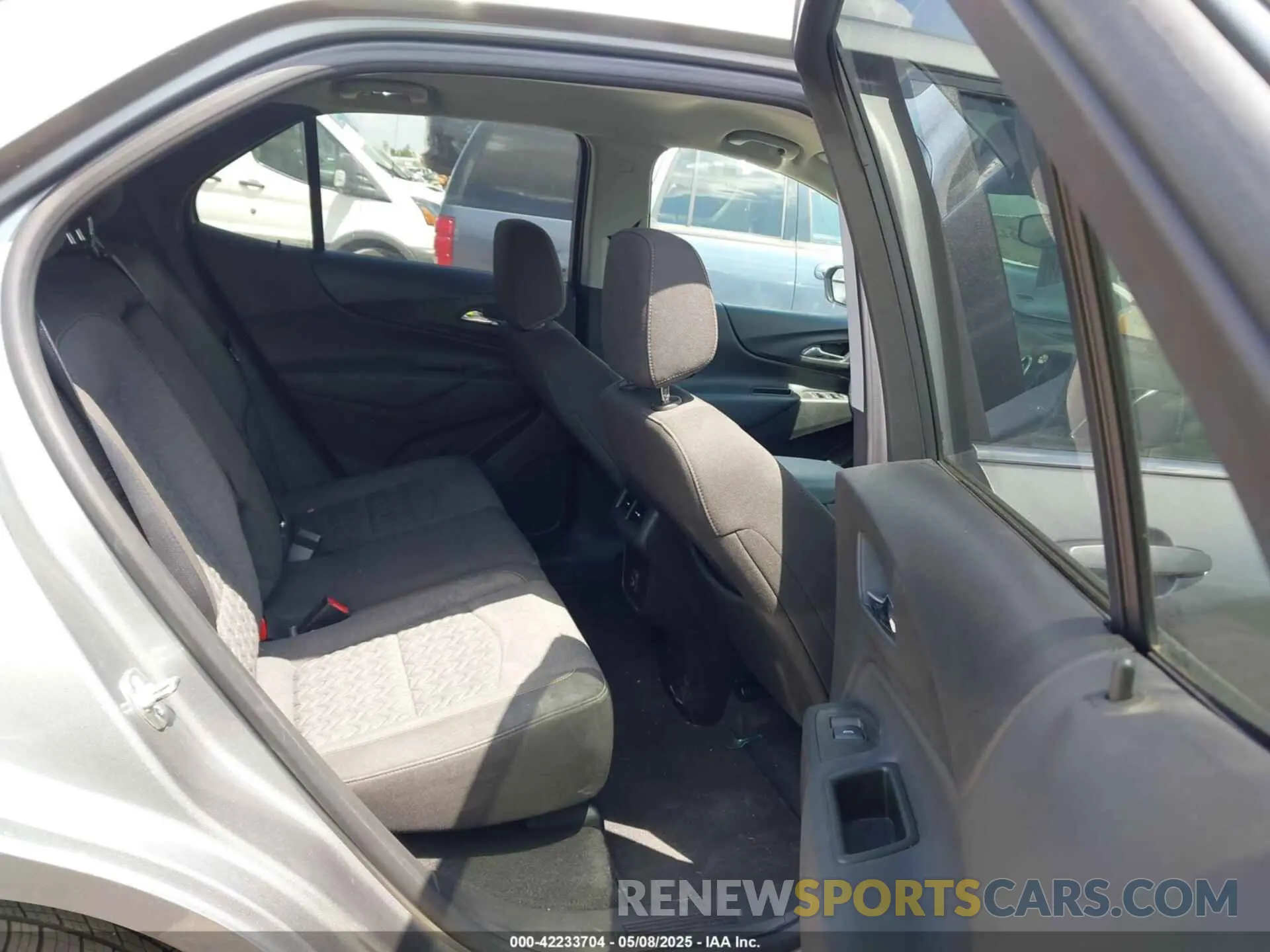 8 Photograph of a damaged car 3GNAXUEG3RL228692 CHEVROLET EQUINOX 2024