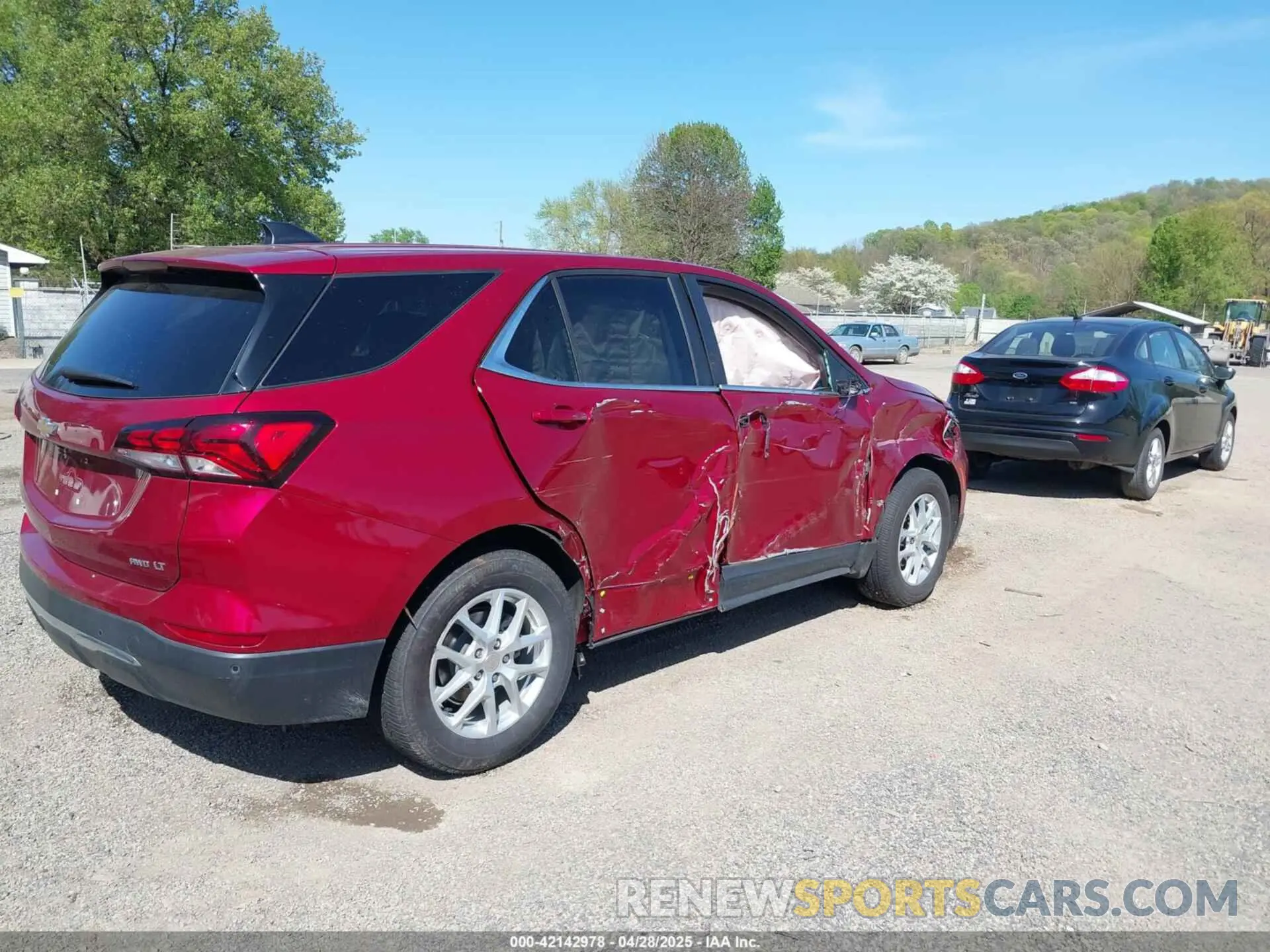 4 Photograph of a damaged car 3GNAXUEG3RL312785 CHEVROLET EQUINOX 2024