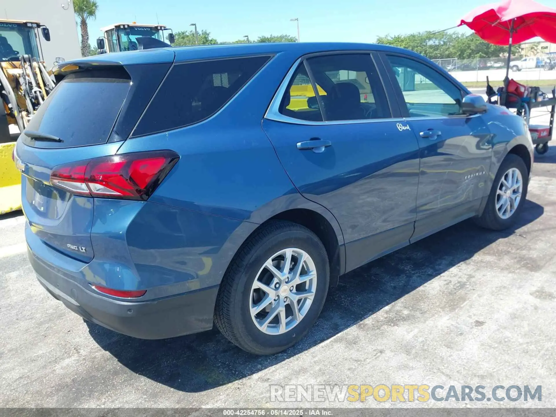 4 Photograph of a damaged car 3GNAXUEG3RL319753 CHEVROLET EQUINOX 2024