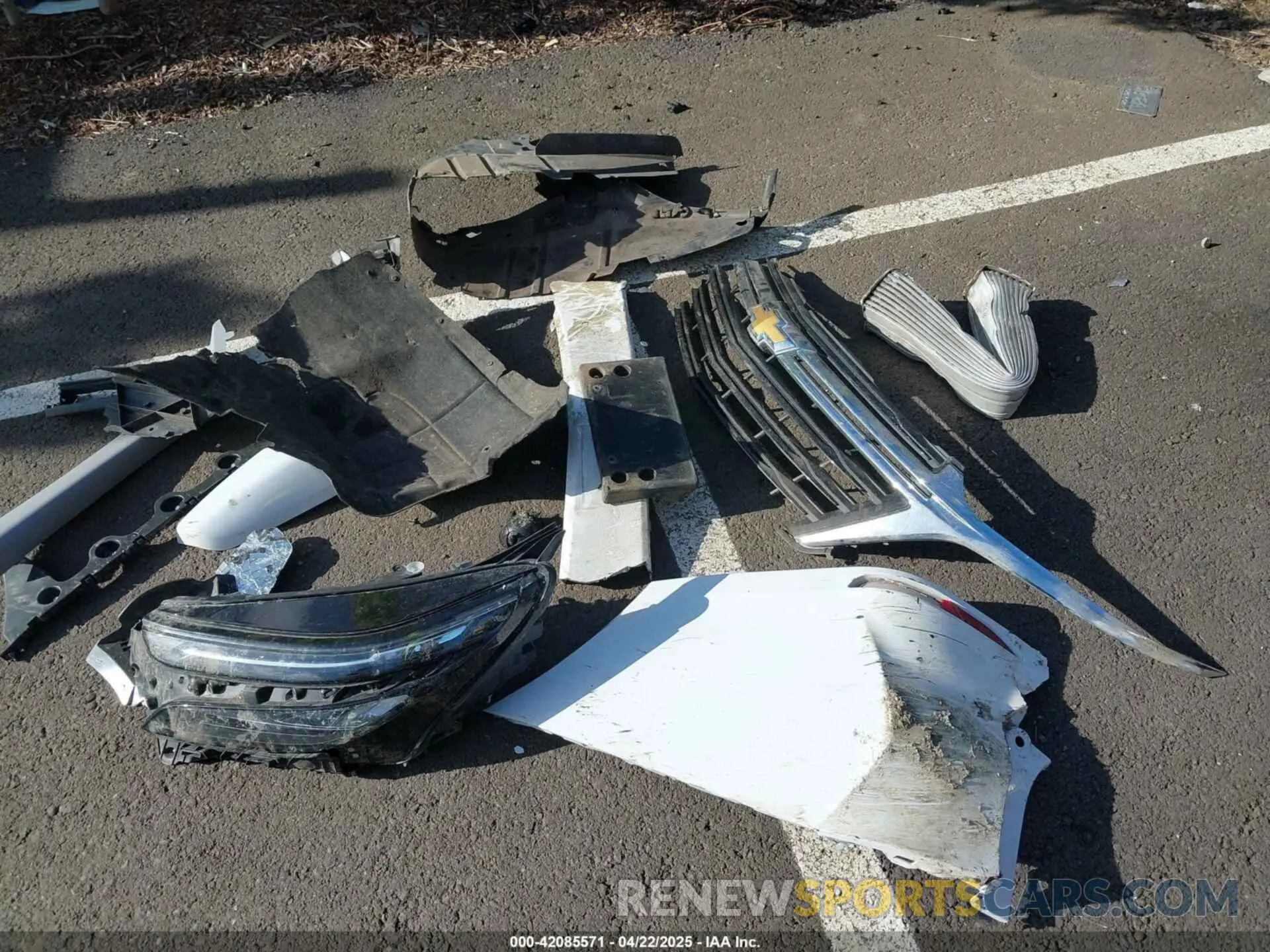 12 Photograph of a damaged car 3GNAXUEG3RS215950 CHEVROLET EQUINOX 2024