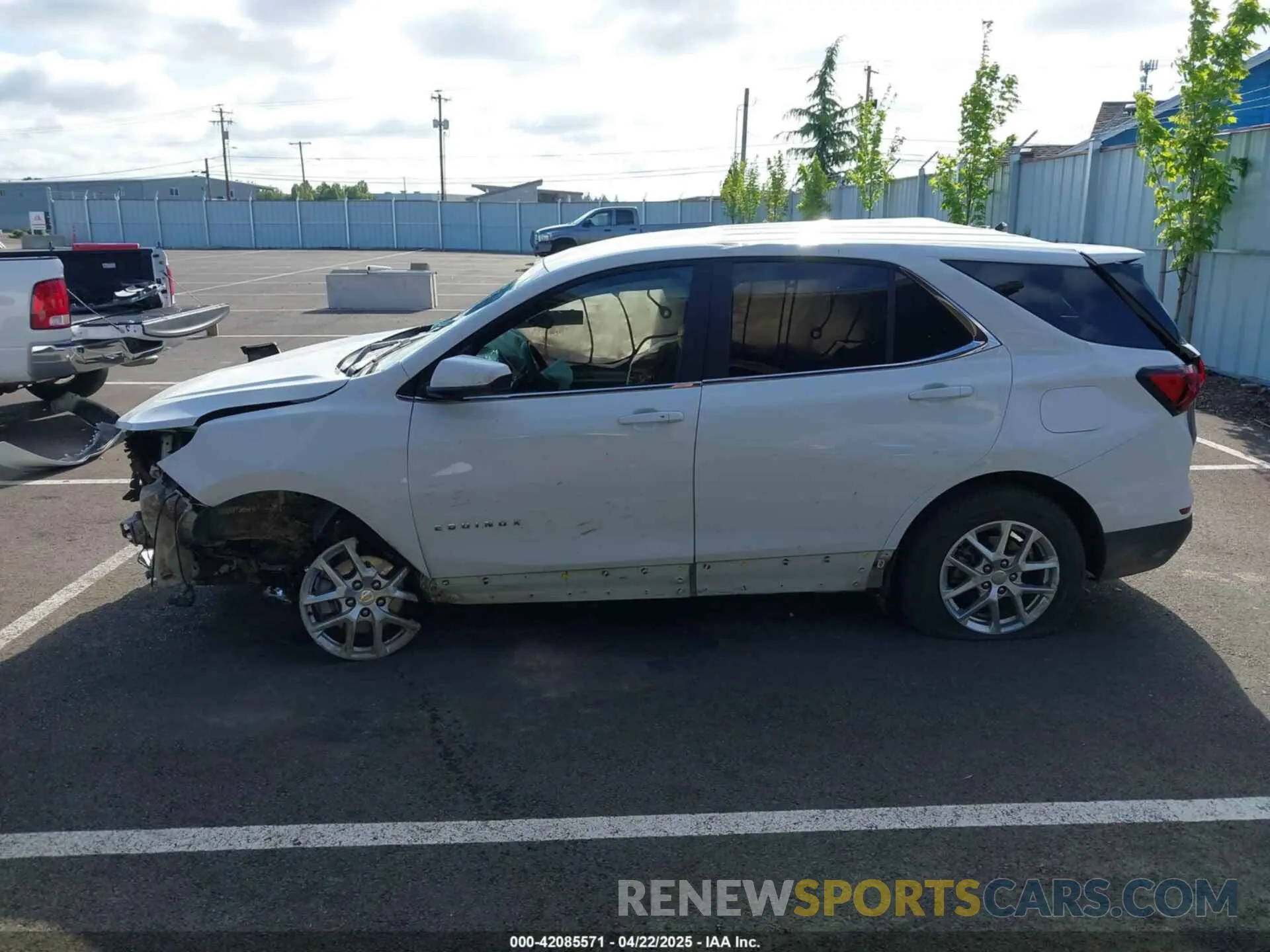 15 Photograph of a damaged car 3GNAXUEG3RS215950 CHEVROLET EQUINOX 2024