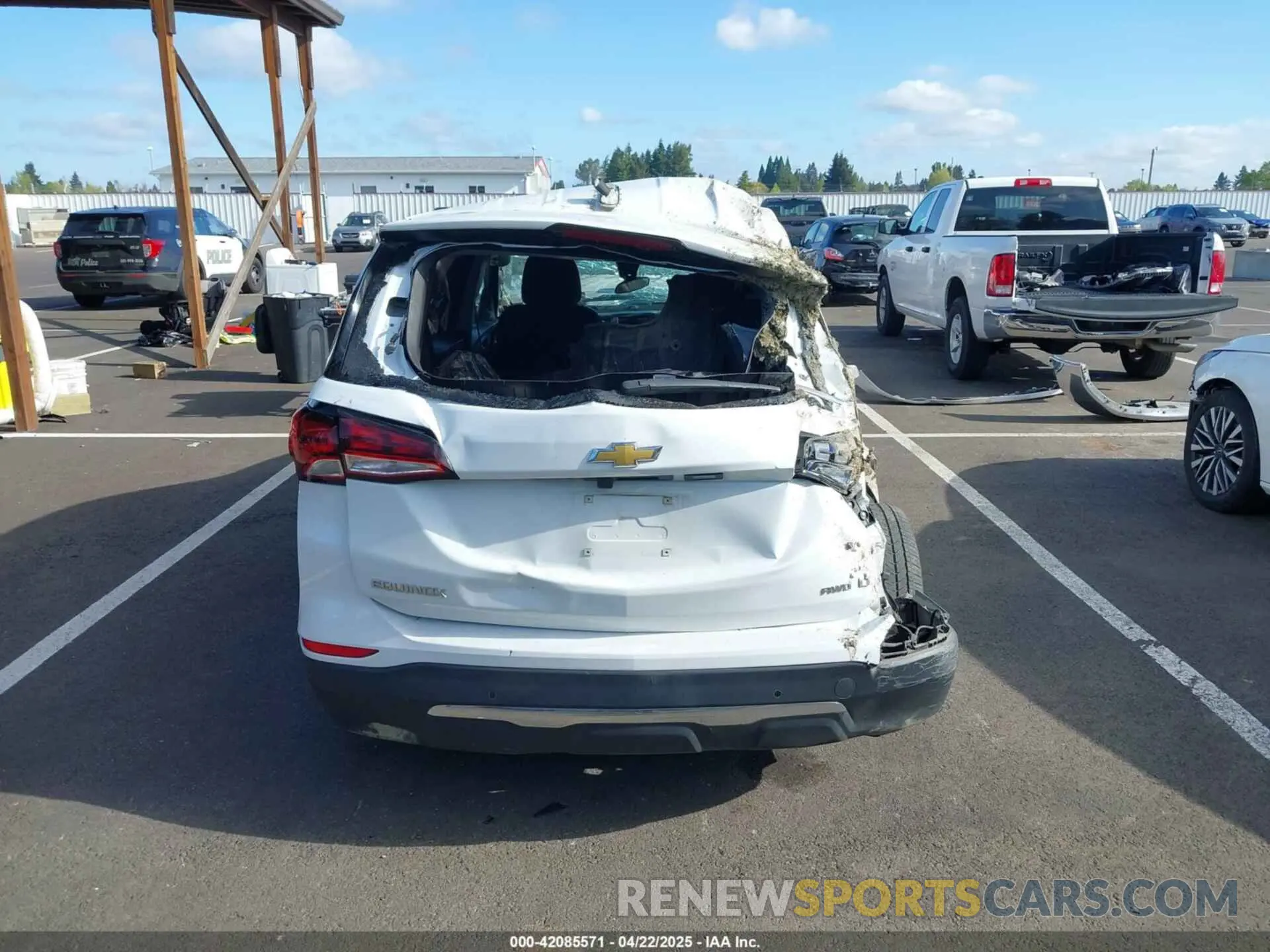 17 Photograph of a damaged car 3GNAXUEG3RS215950 CHEVROLET EQUINOX 2024