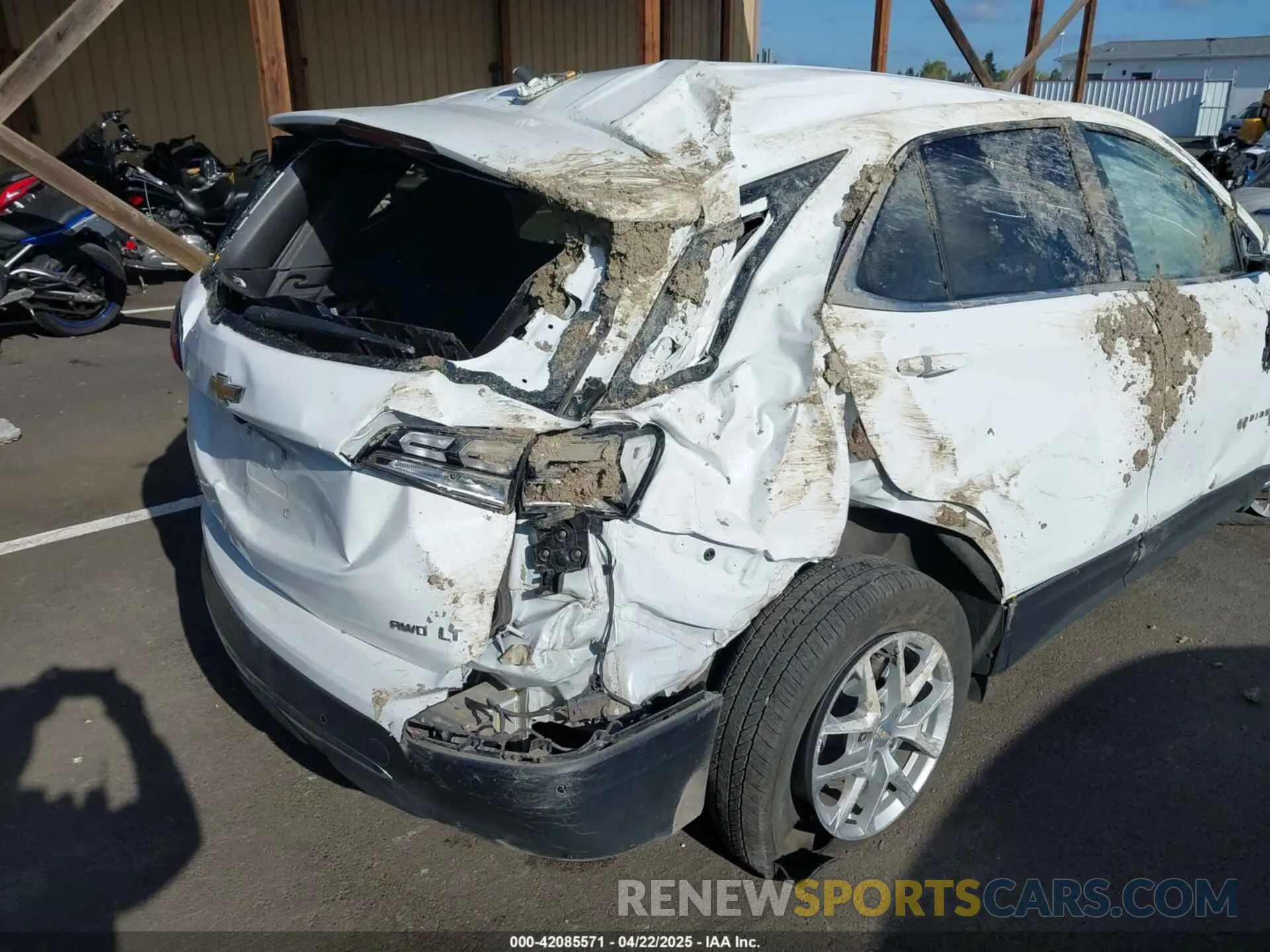 18 Photograph of a damaged car 3GNAXUEG3RS215950 CHEVROLET EQUINOX 2024