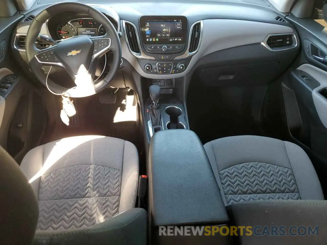 8 Photograph of a damaged car 3GNAXUEG4RL205308 CHEVROLET EQUINOX 2024