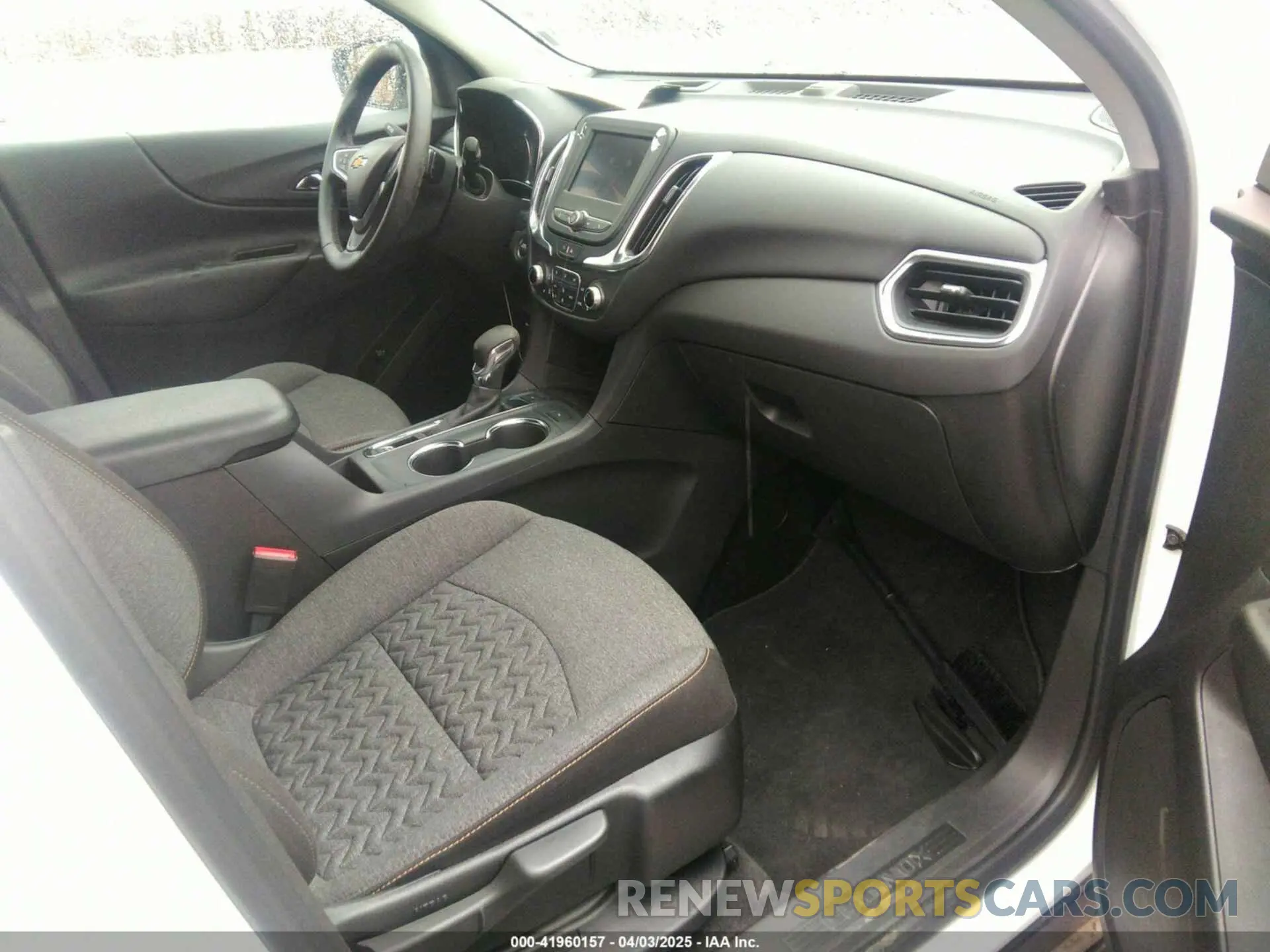 5 Photograph of a damaged car 3GNAXUEG5RL353239 CHEVROLET EQUINOX 2024