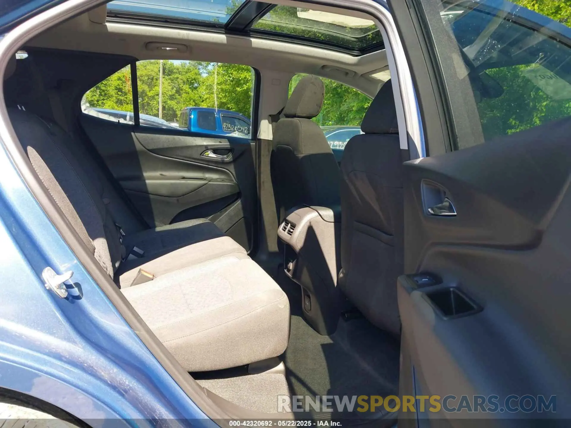 8 Photograph of a damaged car 3GNAXUEG5RL367965 CHEVROLET EQUINOX 2024