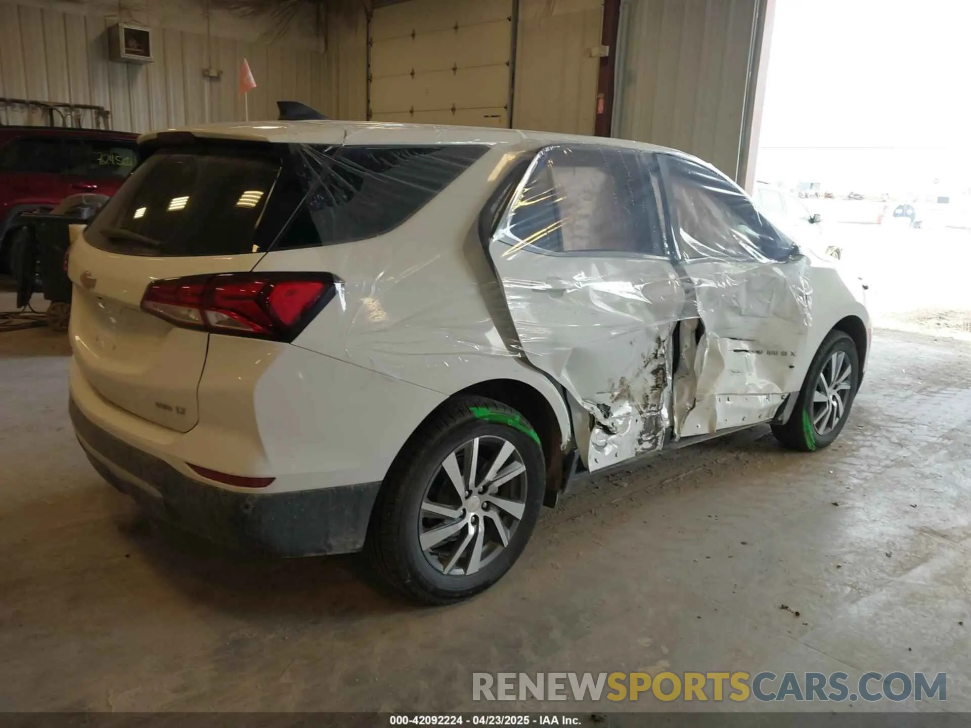 4 Photograph of a damaged car 3GNAXUEG5RS104672 CHEVROLET EQUINOX 2024