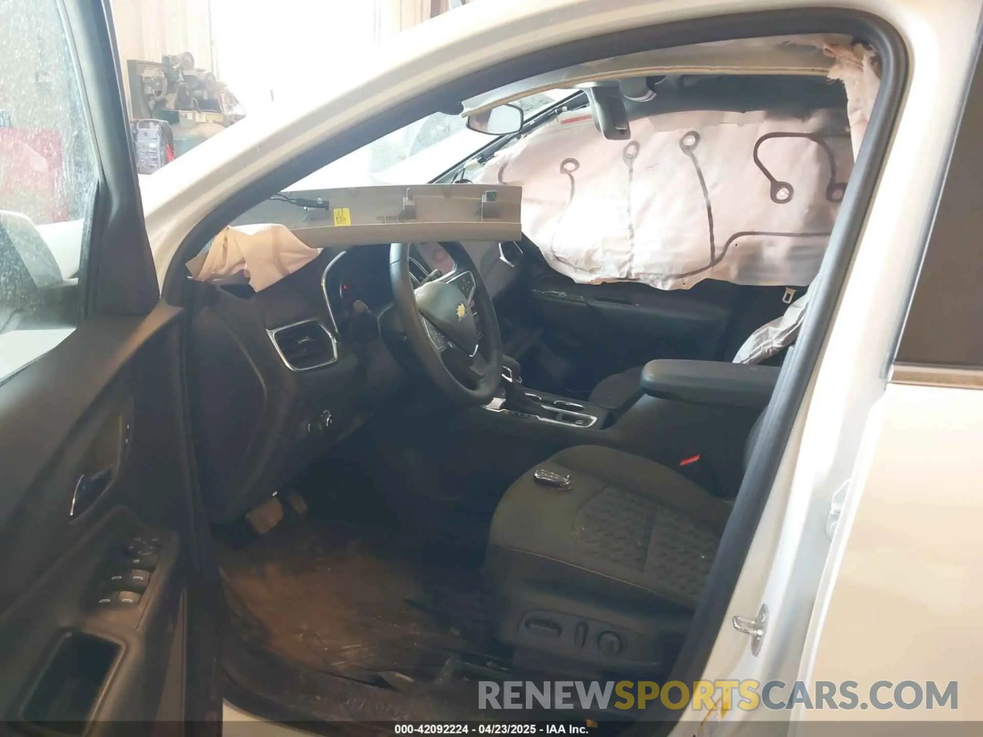 5 Photograph of a damaged car 3GNAXUEG5RS104672 CHEVROLET EQUINOX 2024