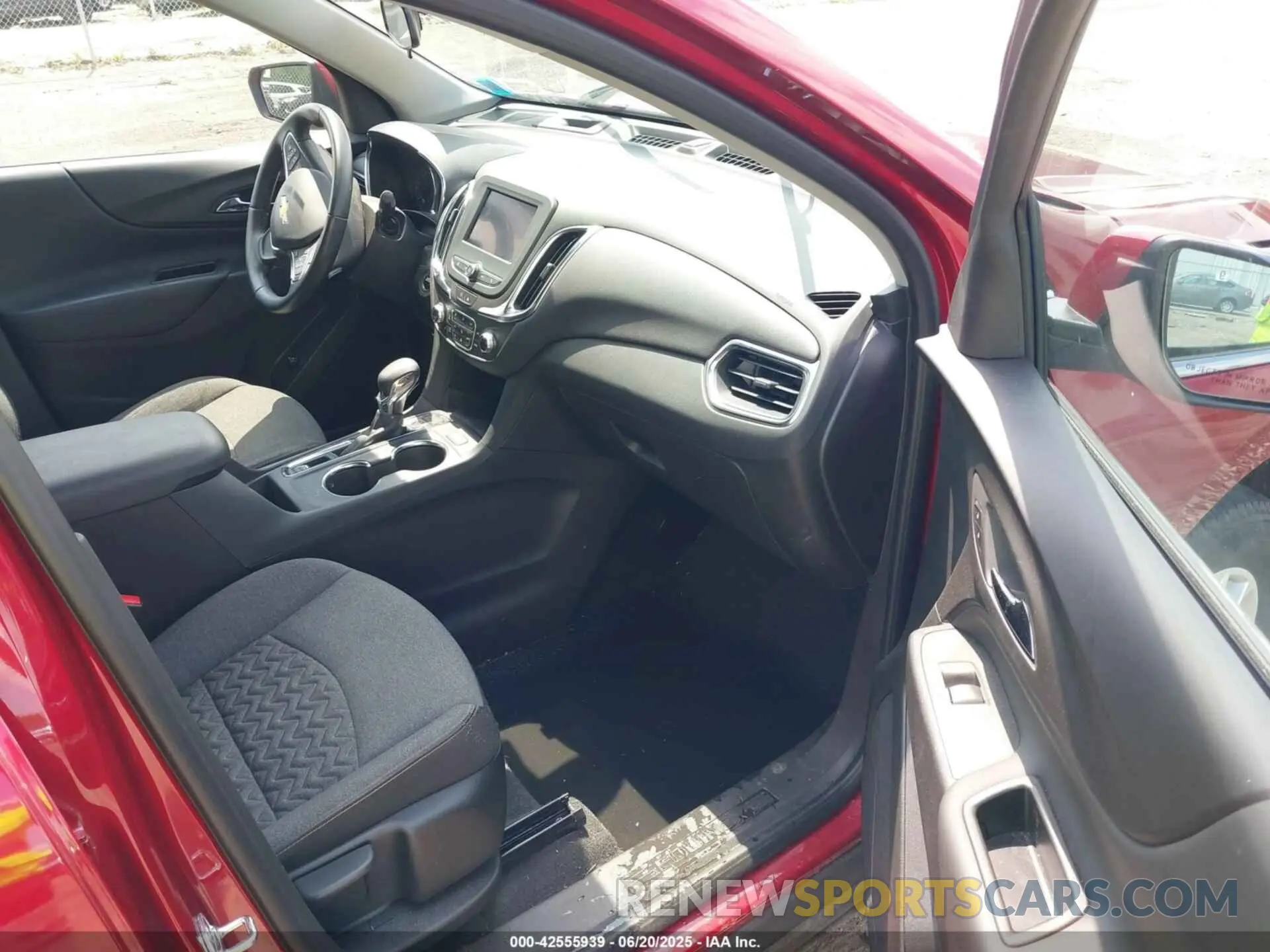 5 Photograph of a damaged car 3GNAXUEG5RS149644 CHEVROLET EQUINOX 2024