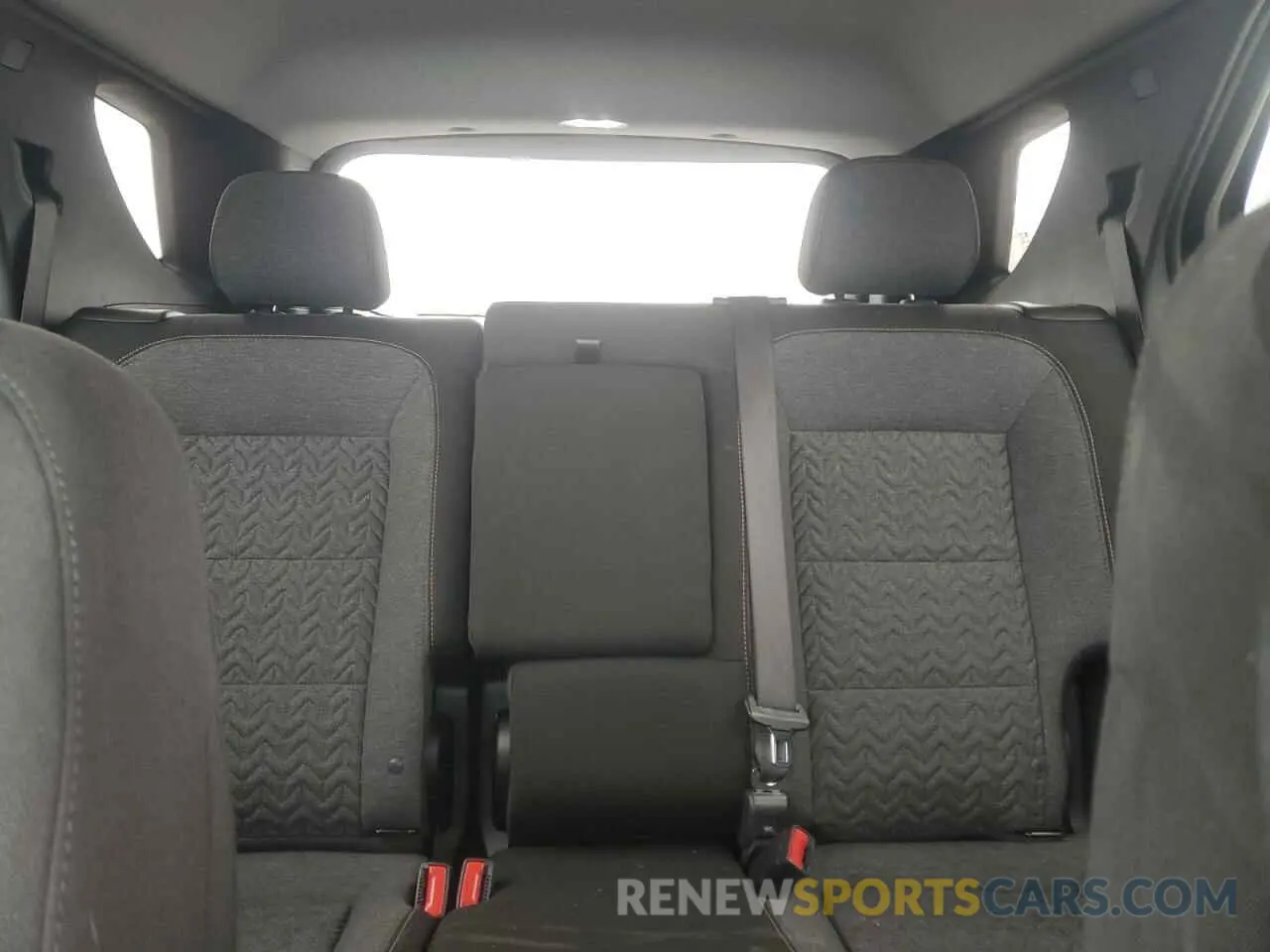 10 Photograph of a damaged car 3GNAXUEG7RL238903 CHEVROLET EQUINOX 2024