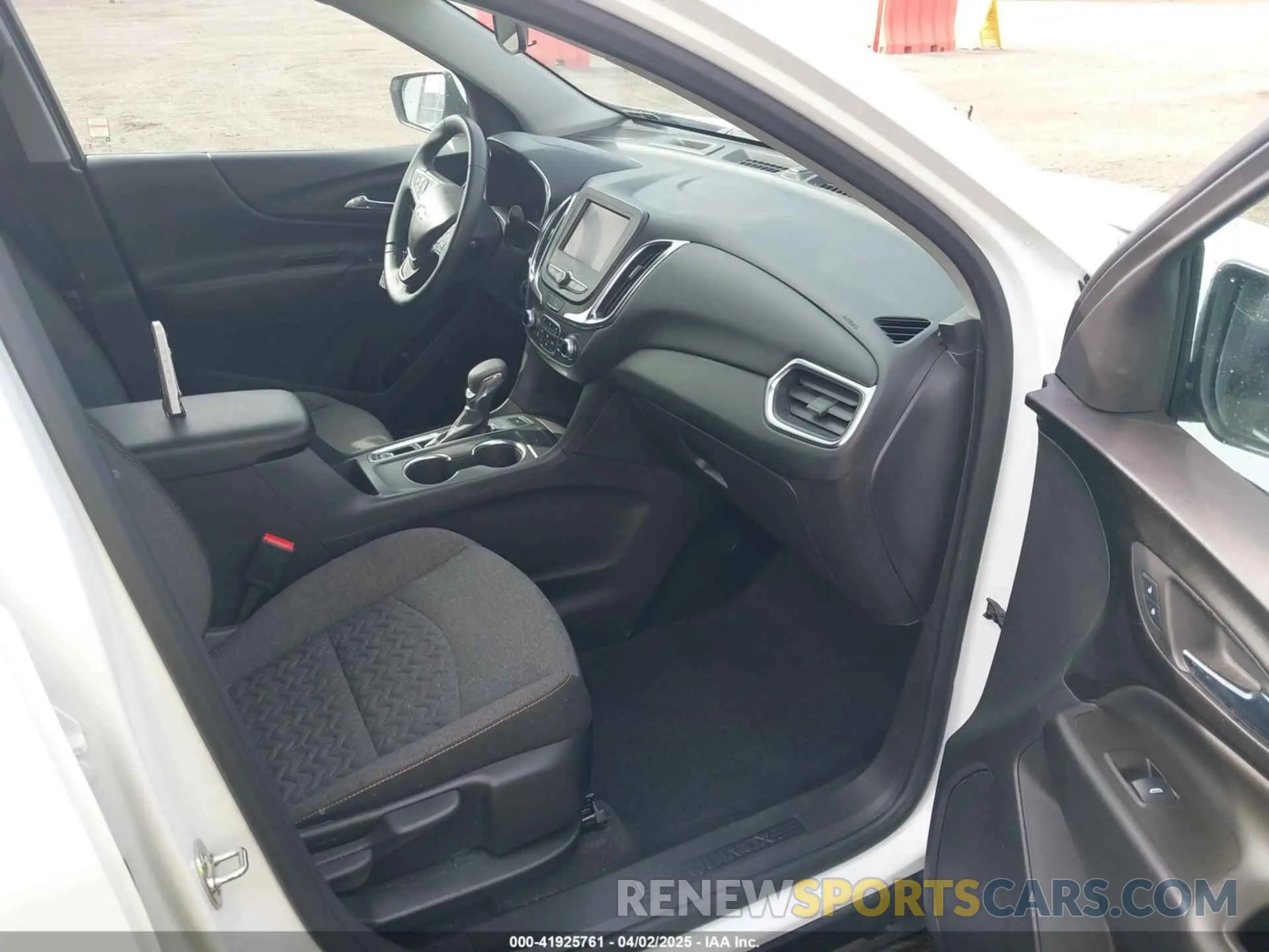 5 Photograph of a damaged car 3GNAXUEG7RL354909 CHEVROLET EQUINOX 2024