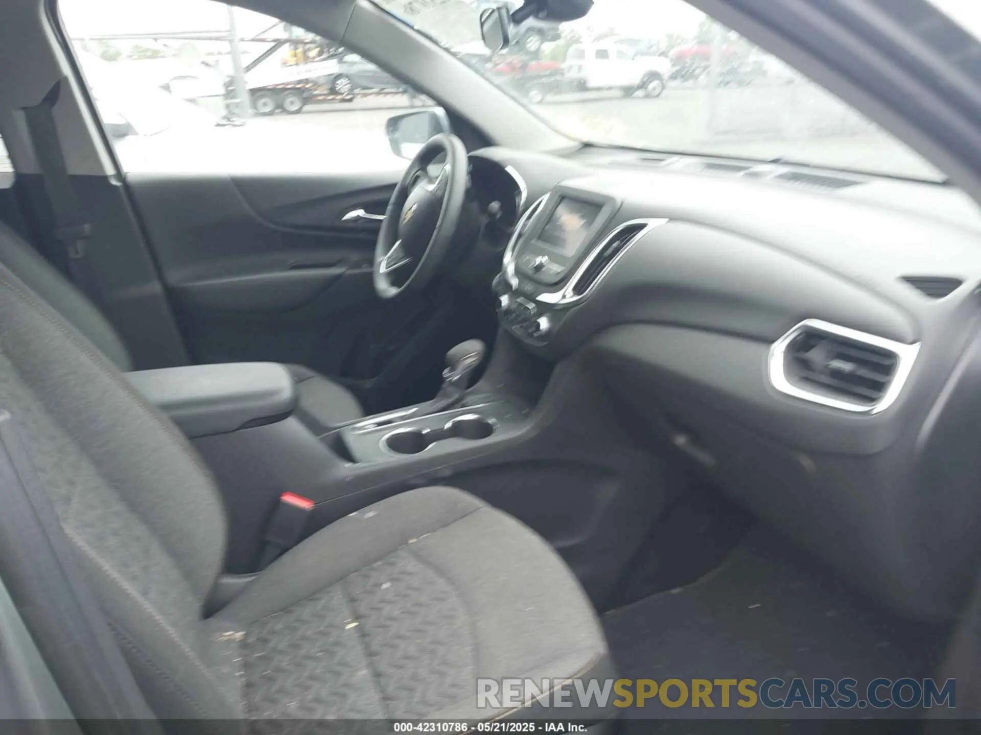 5 Photograph of a damaged car 3GNAXUEG8RL350206 CHEVROLET EQUINOX 2024