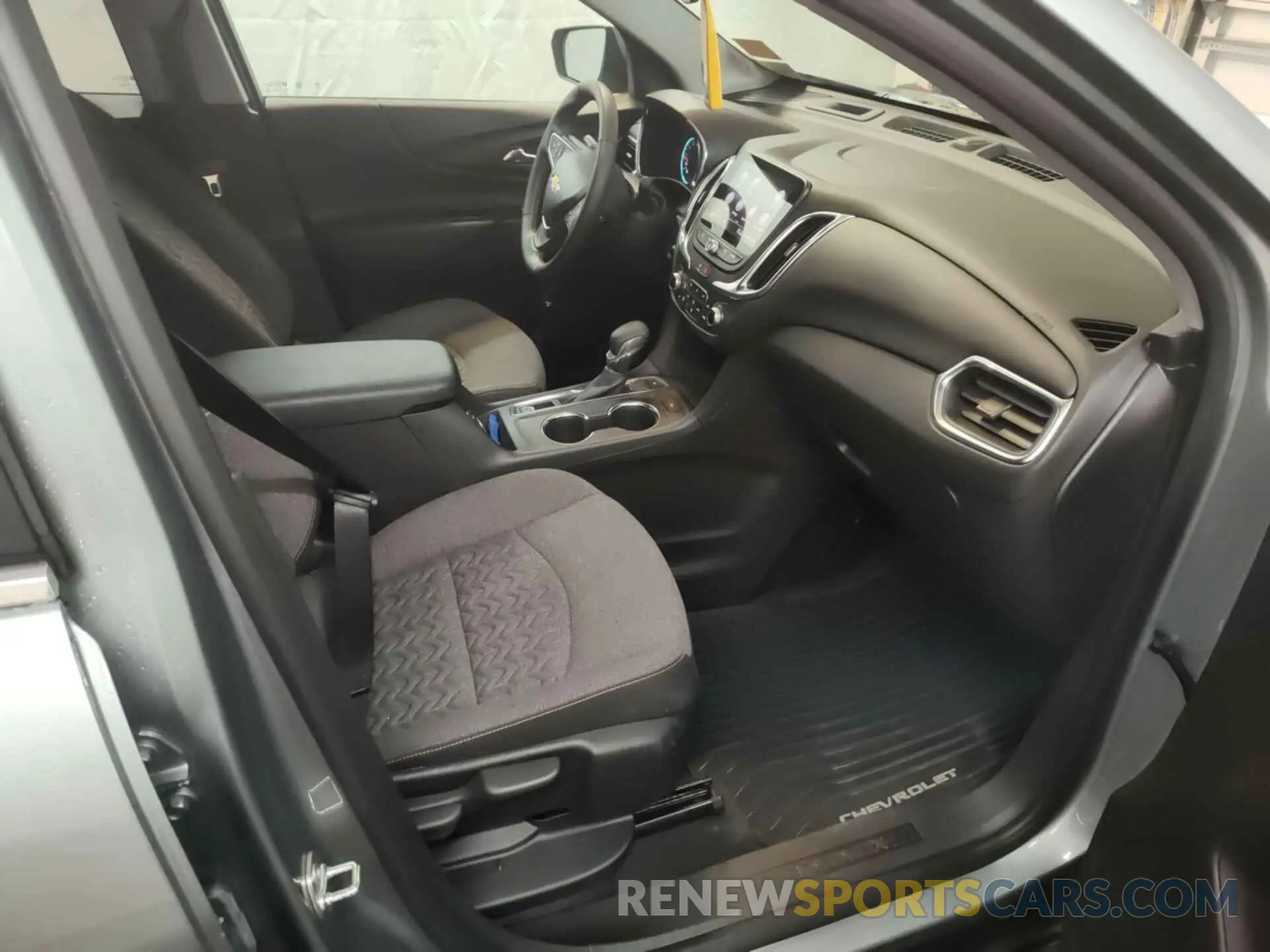 17 Photograph of a damaged car 3GNAXUEG8RS222361 CHEVROLET EQUINOX 2024