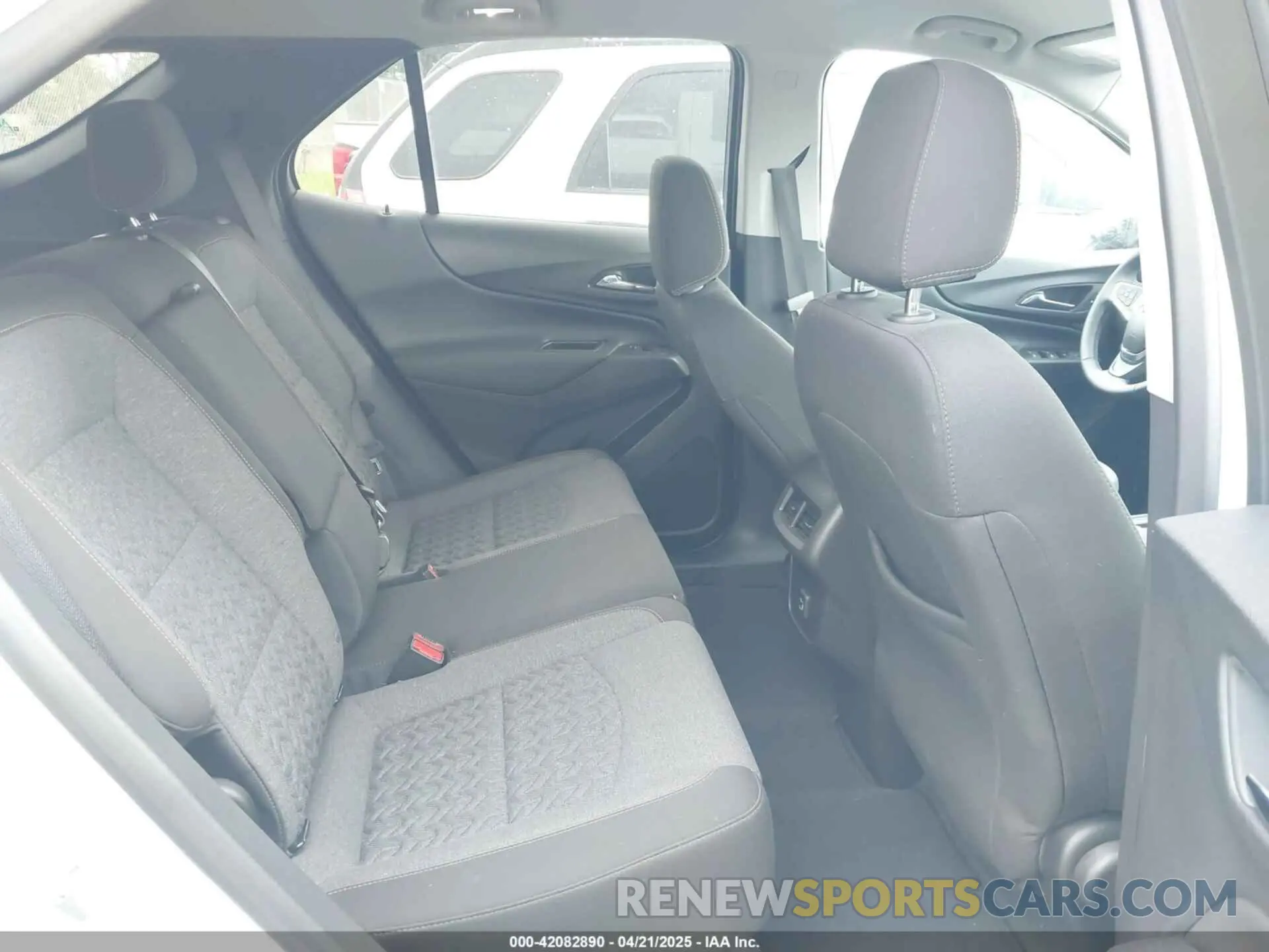 8 Photograph of a damaged car 3GNAXUEG9RS181173 CHEVROLET EQUINOX 2024